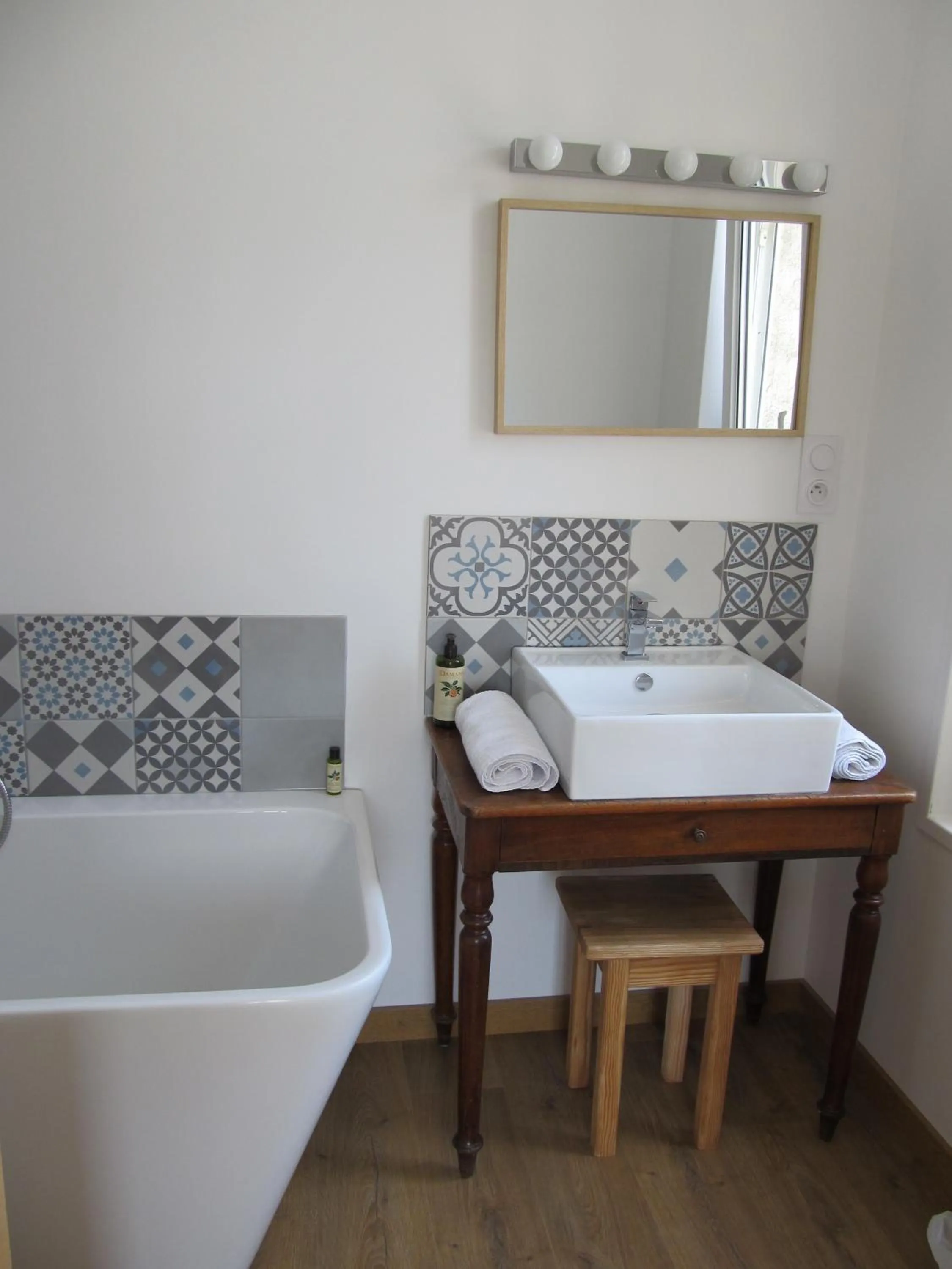 Bathroom in A L'ecole Buissonniere