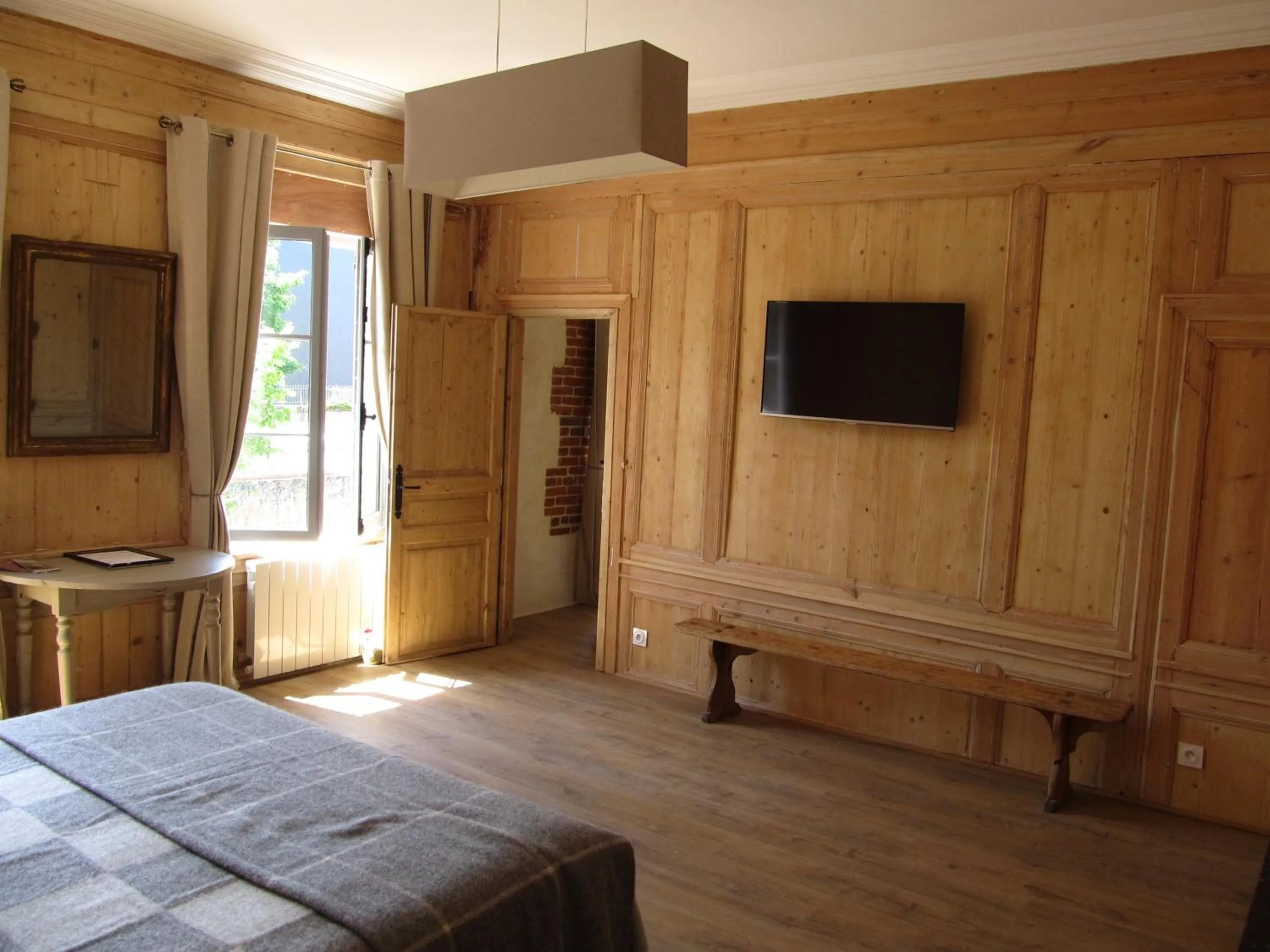 Bedroom, Bed in A L'ecole Buissonniere