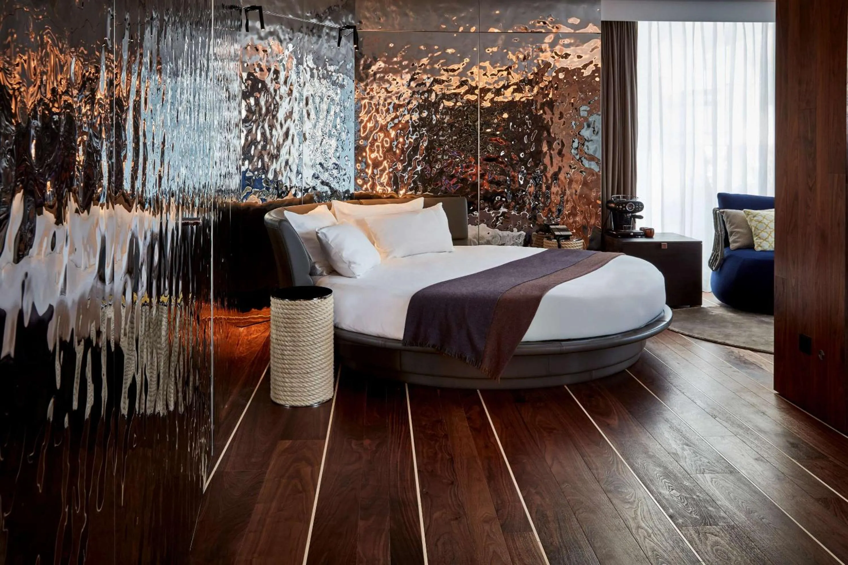 Photo of the whole room, Bed in Sir Joan Hotel, part of Sircle Collection