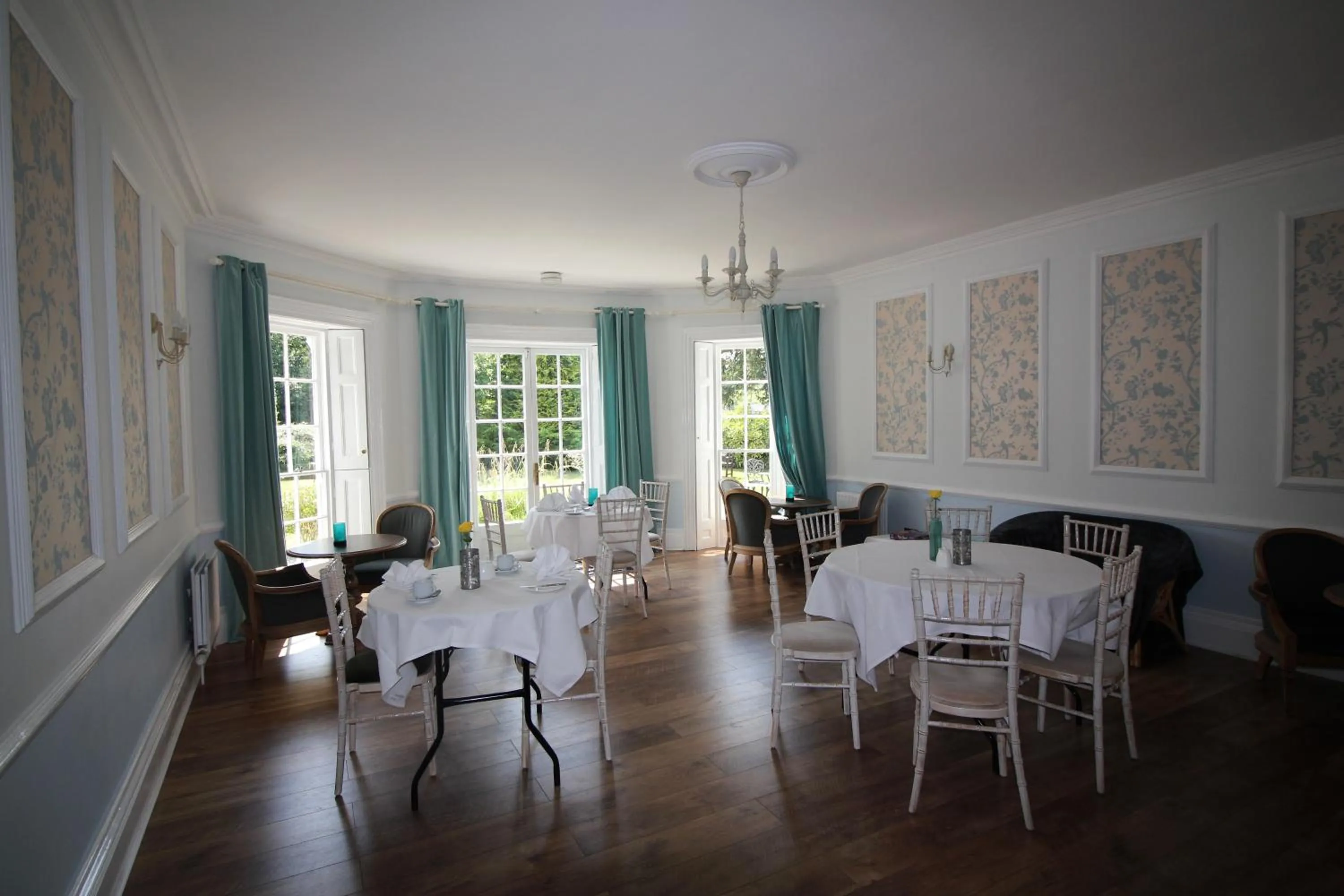 Coffee/tea facilities in Woodlands Lodge Hotel