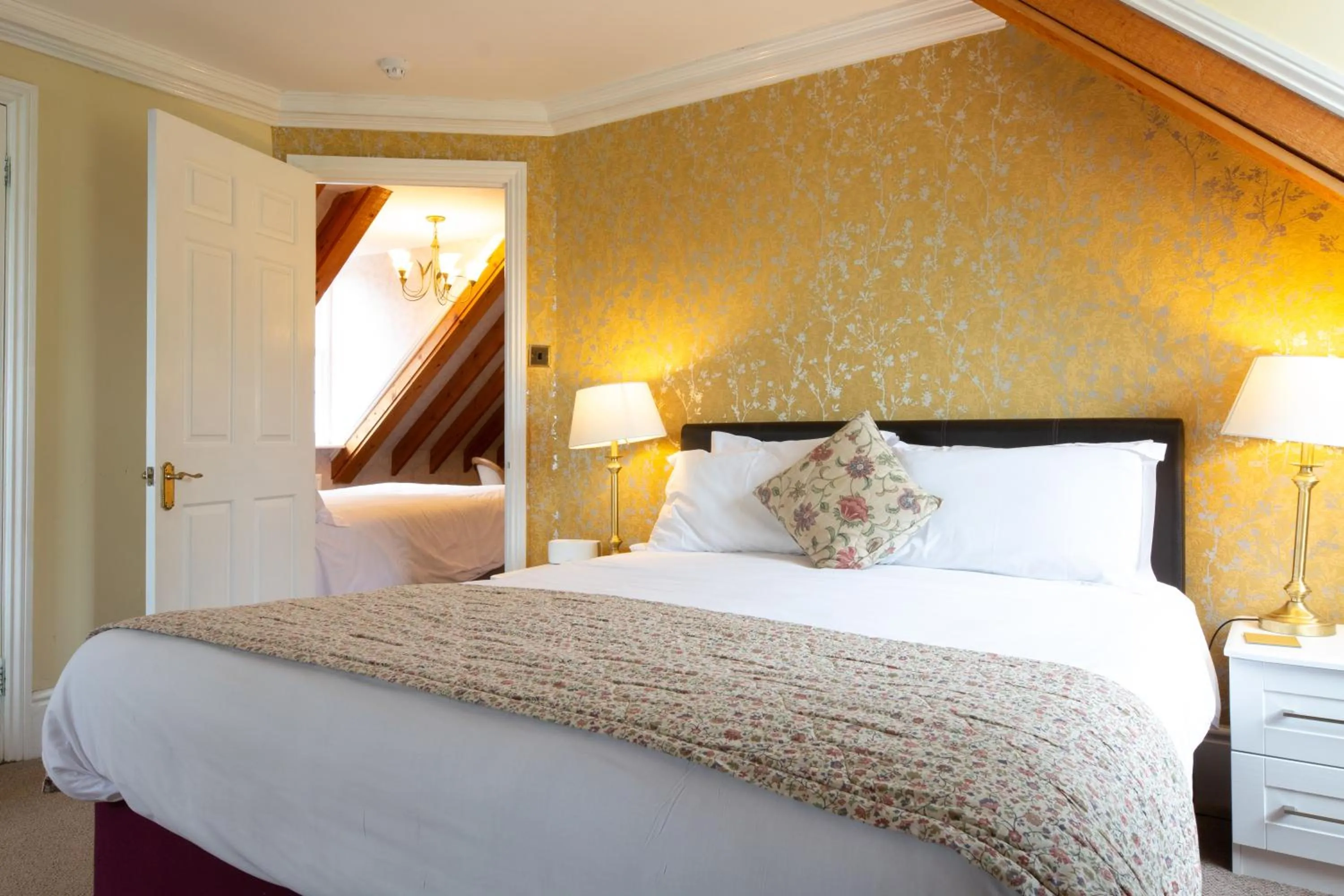 Photo of the whole room, Bed in Woodlands Lodge Hotel