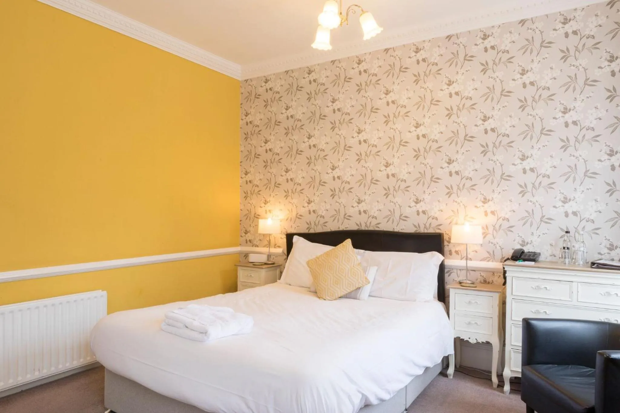 Bed in Woodlands Lodge Hotel