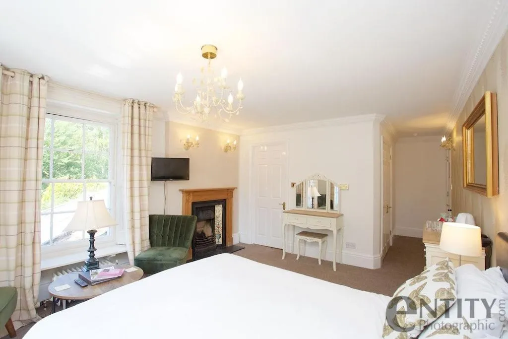 Photo of the whole room, Bed in Woodlands Lodge Hotel