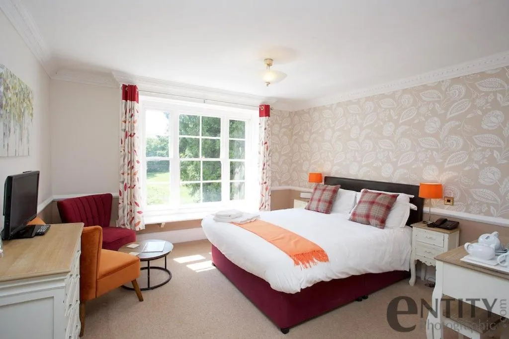 Bedroom, Bed in Woodlands Lodge Hotel