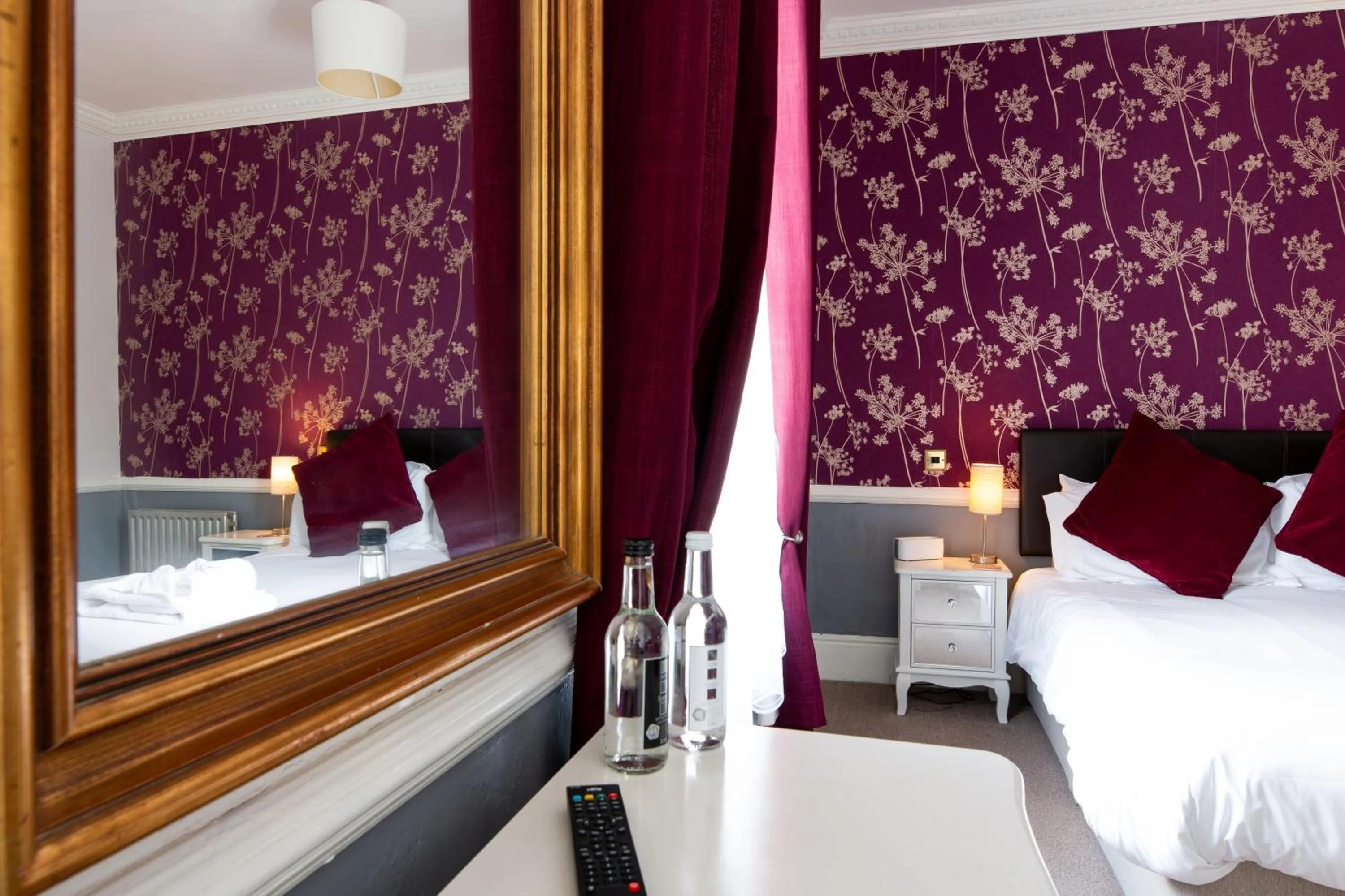 Photo of the whole room, Bed in Woodlands Lodge Hotel