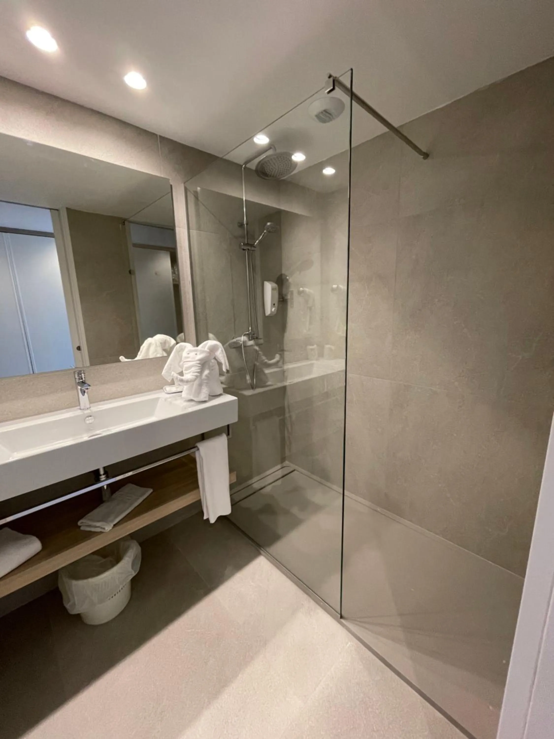 Bathroom in Garbi Cala Millor