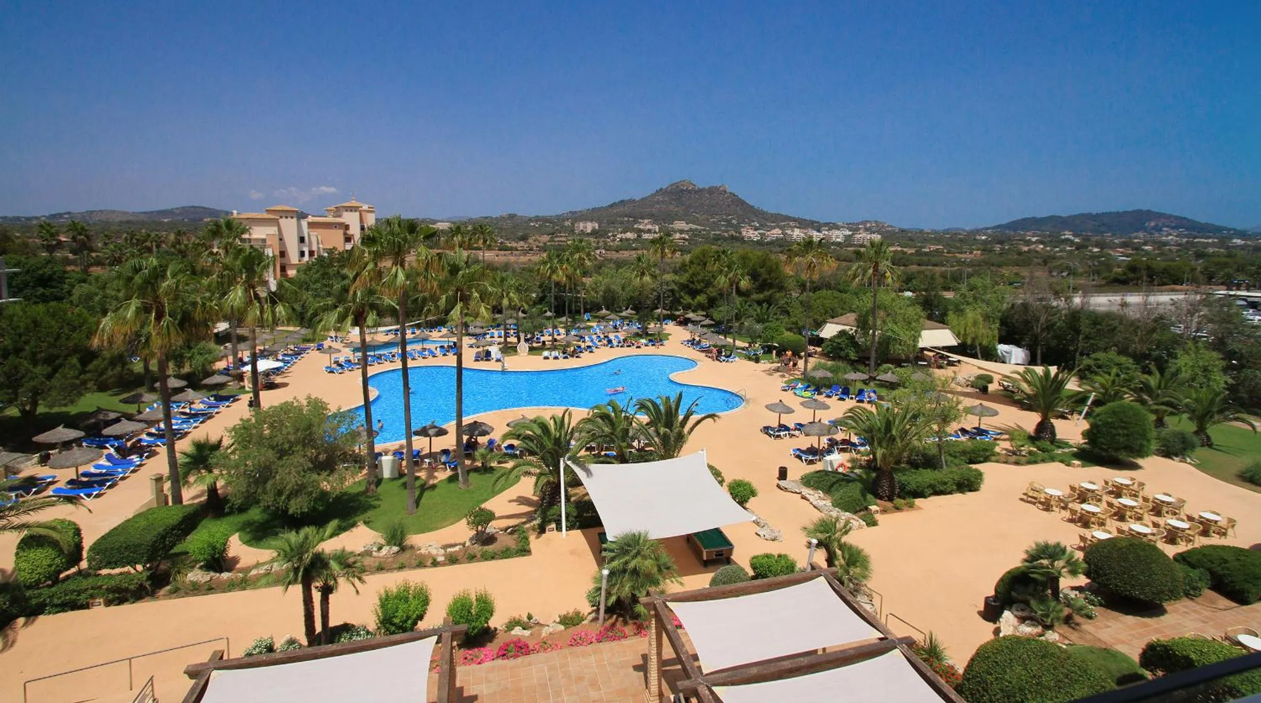 Pool view in Garbi Cala Millor