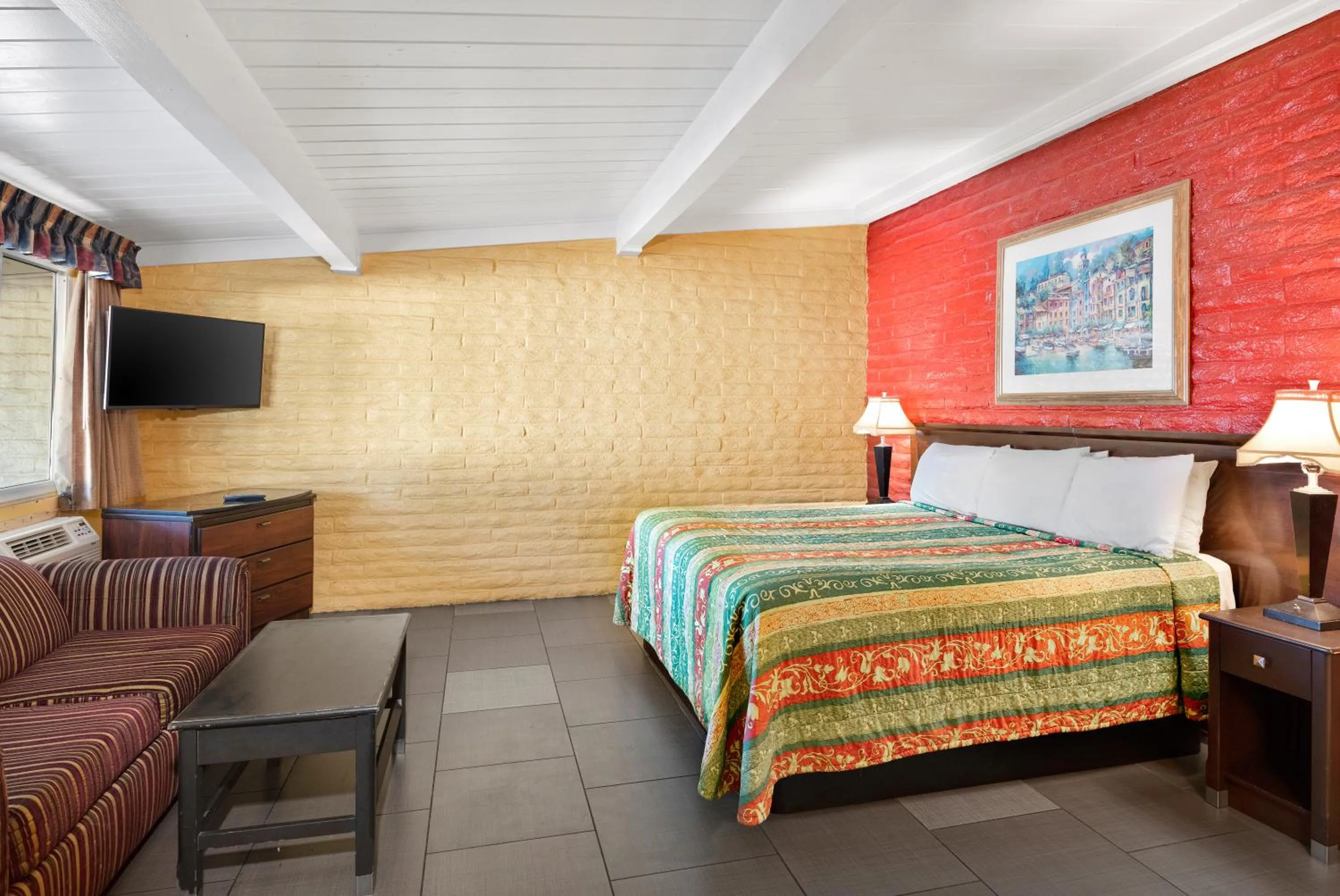 Bed in Fallbrook Country Inn