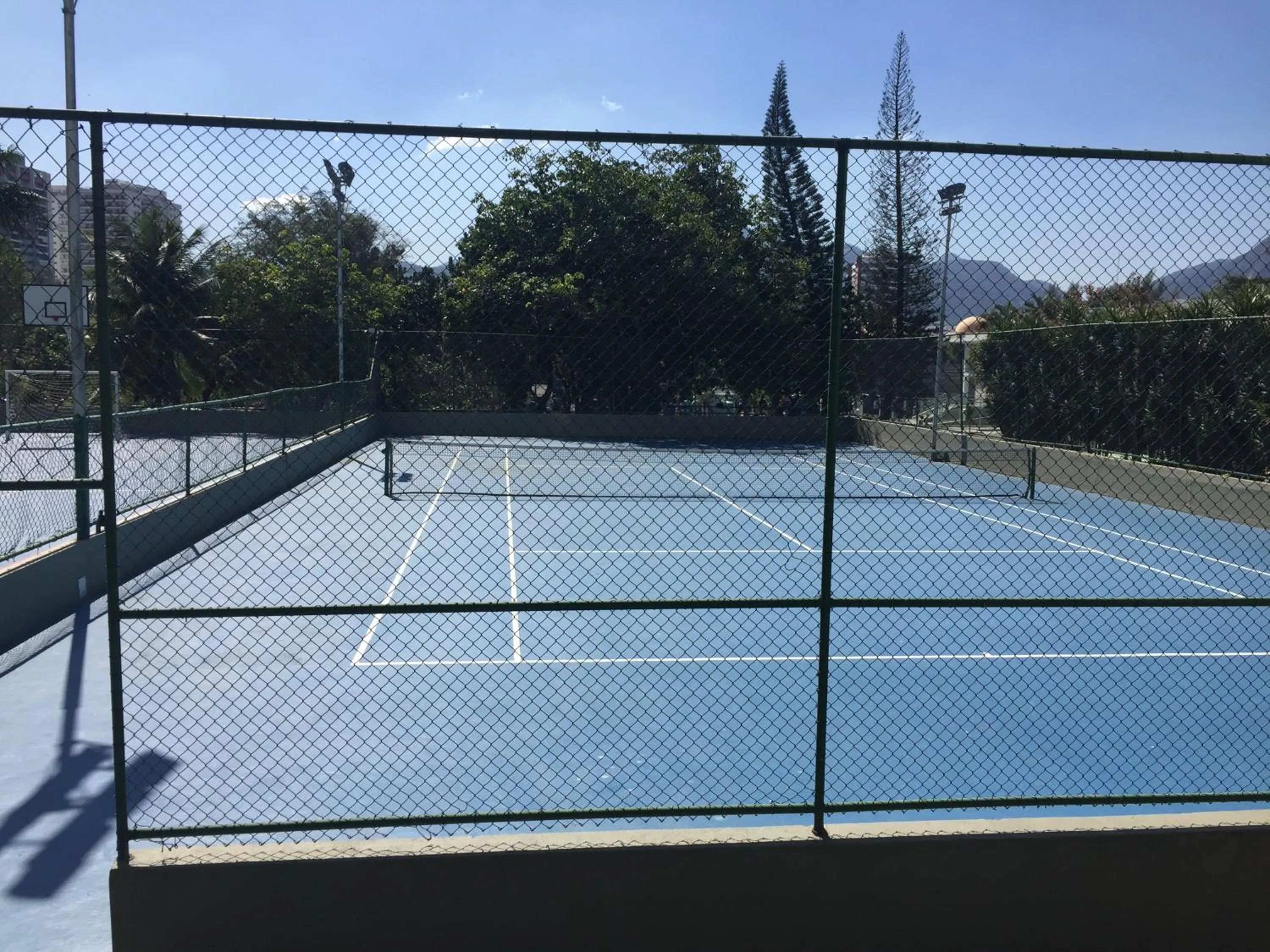 Tennis court in Apartamento na Praia da Barra