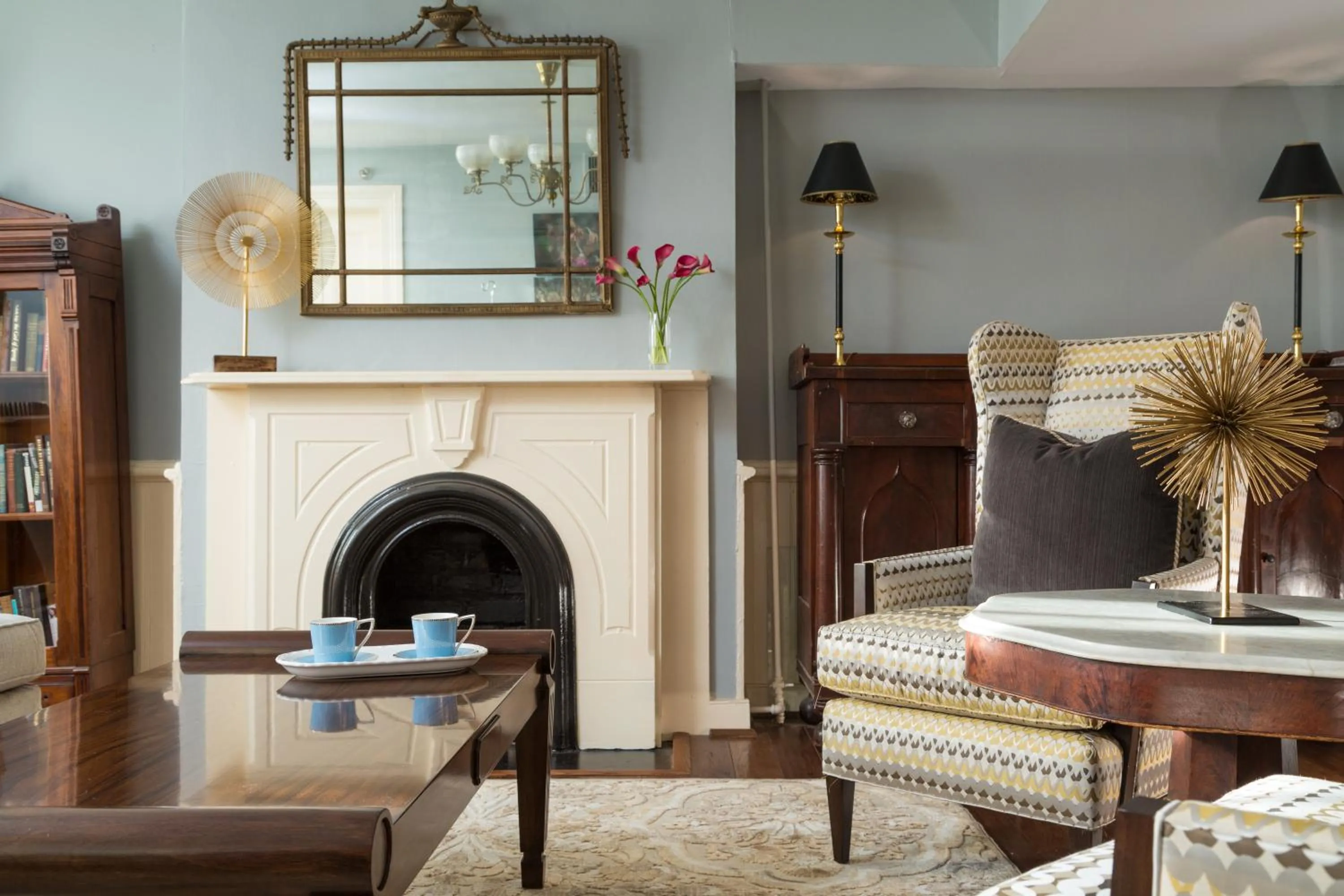 Library in Linden Row Inn