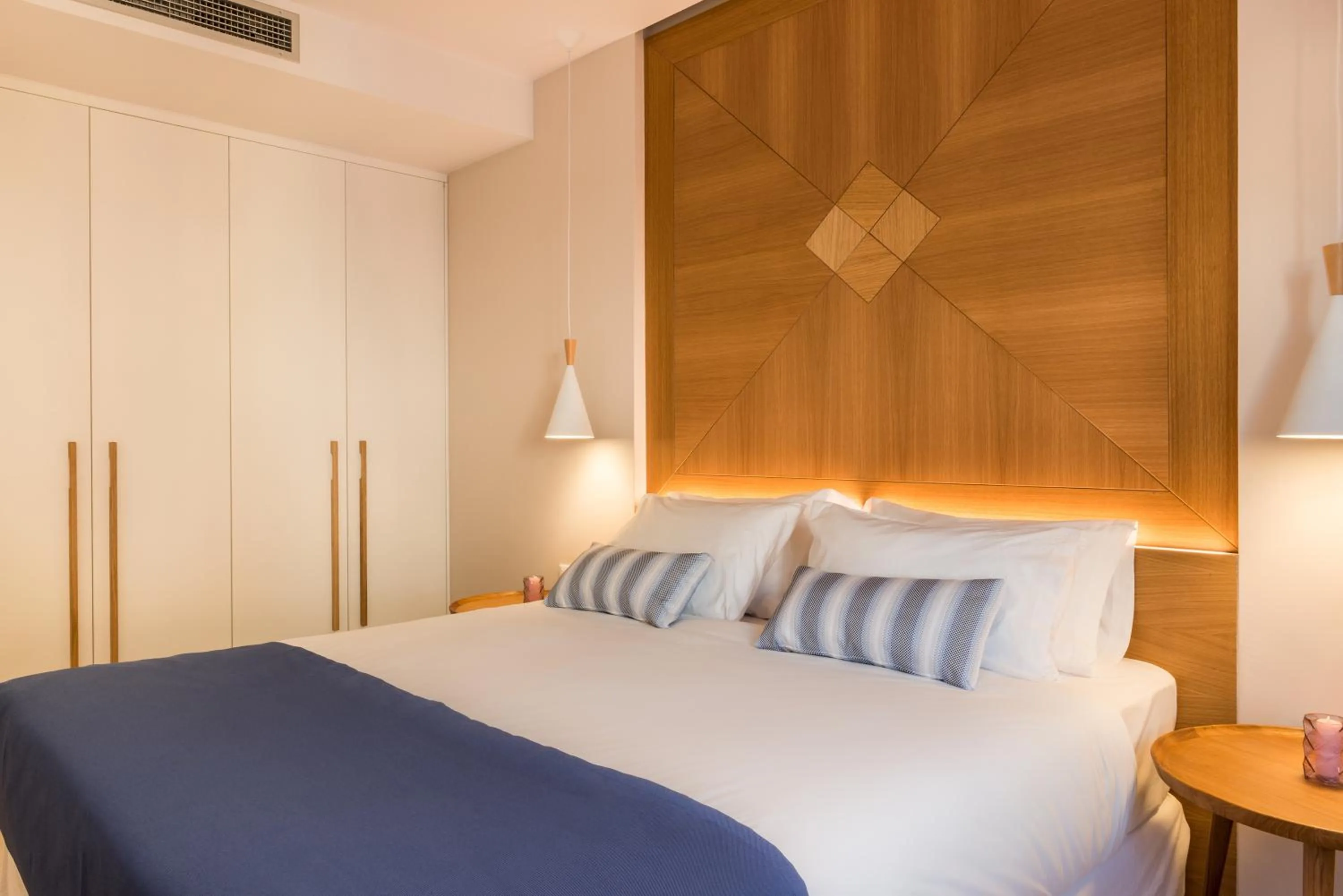 Bedroom, Bed in Avra Apartments Venetian Harbour