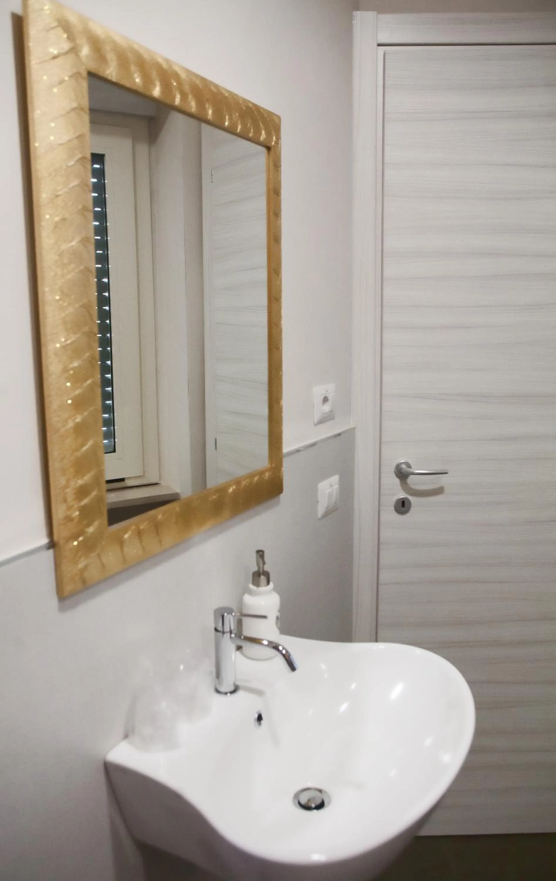 Bathroom in Regina ELENA