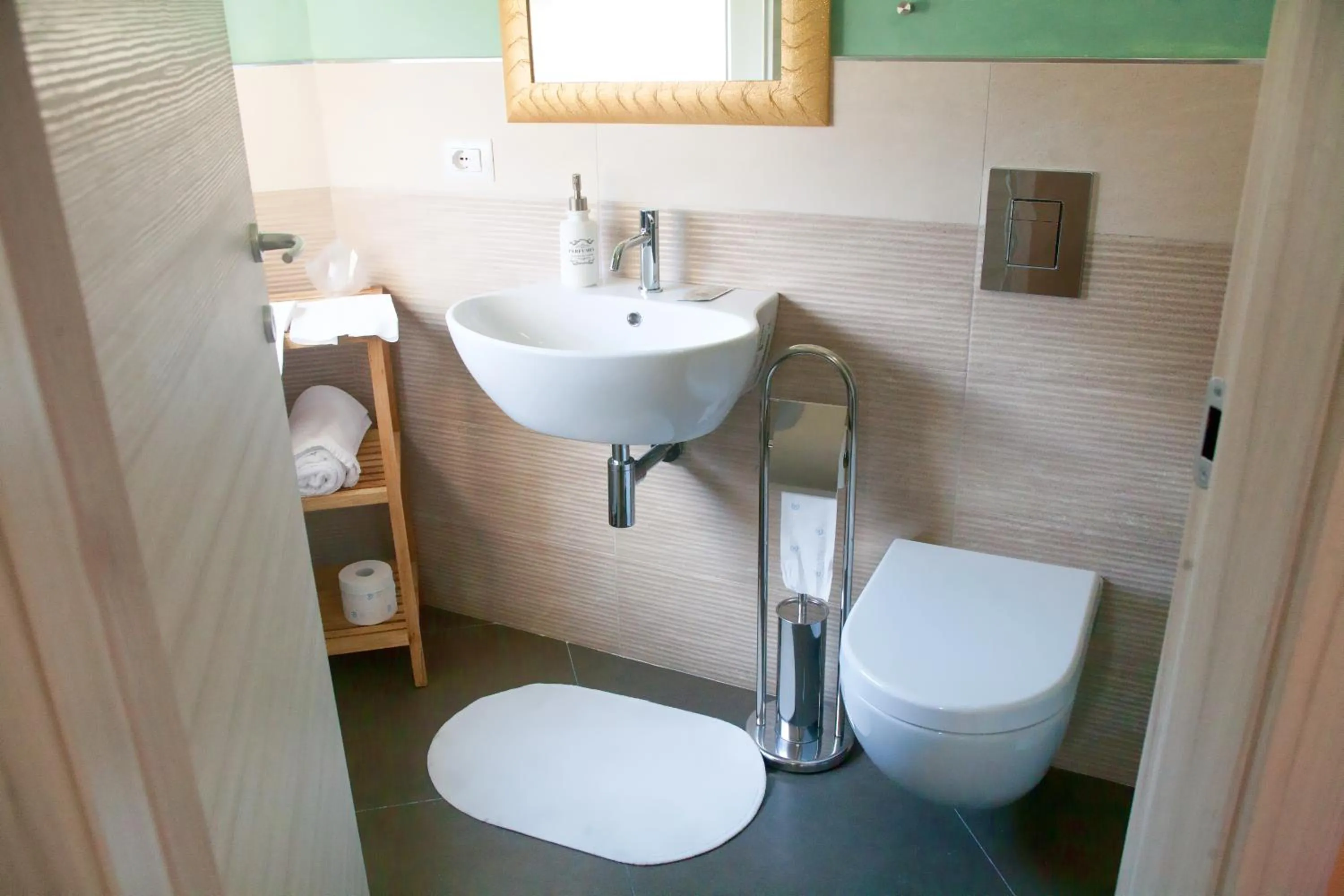 Bathroom in Regina ELENA