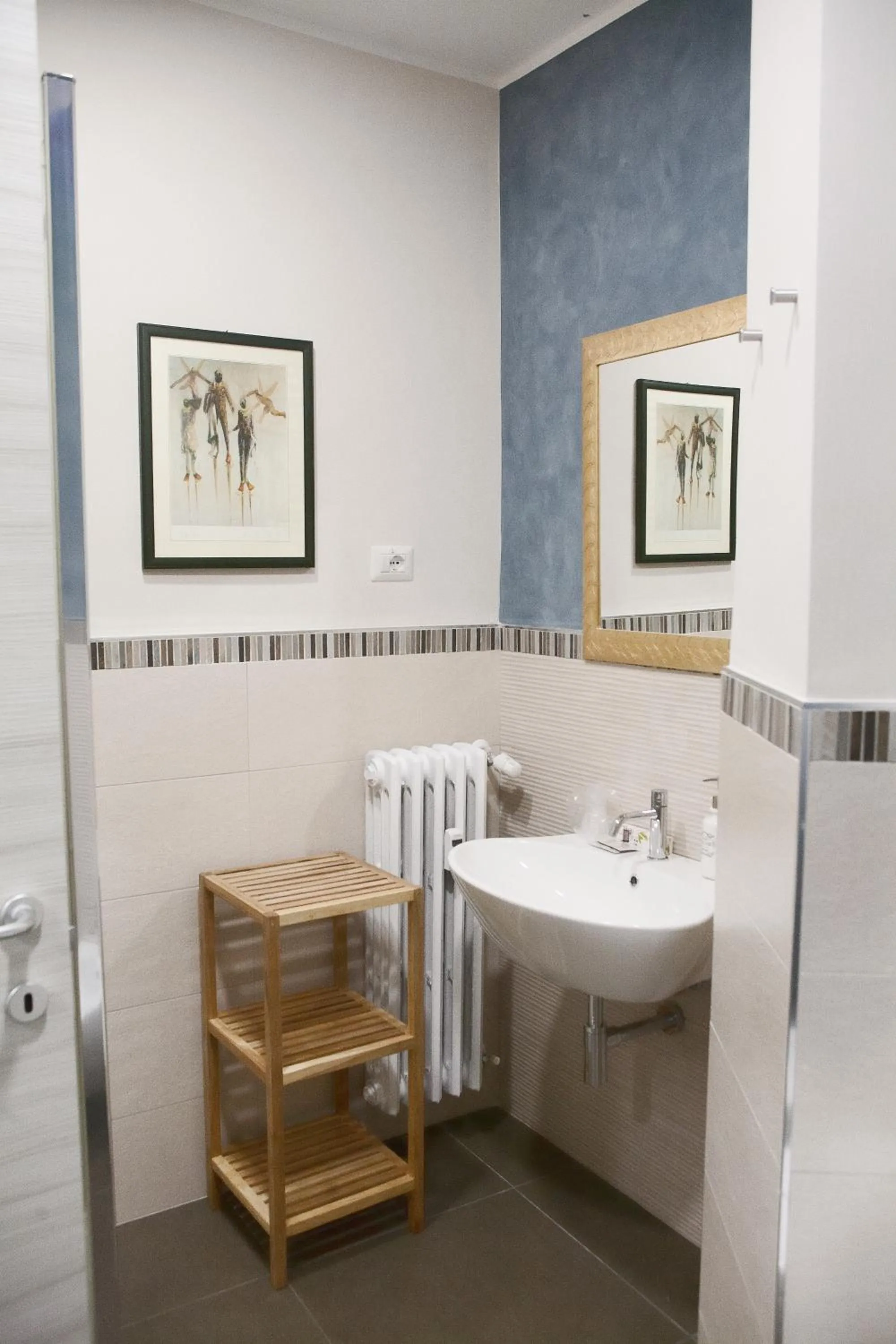 Bathroom in Regina ELENA