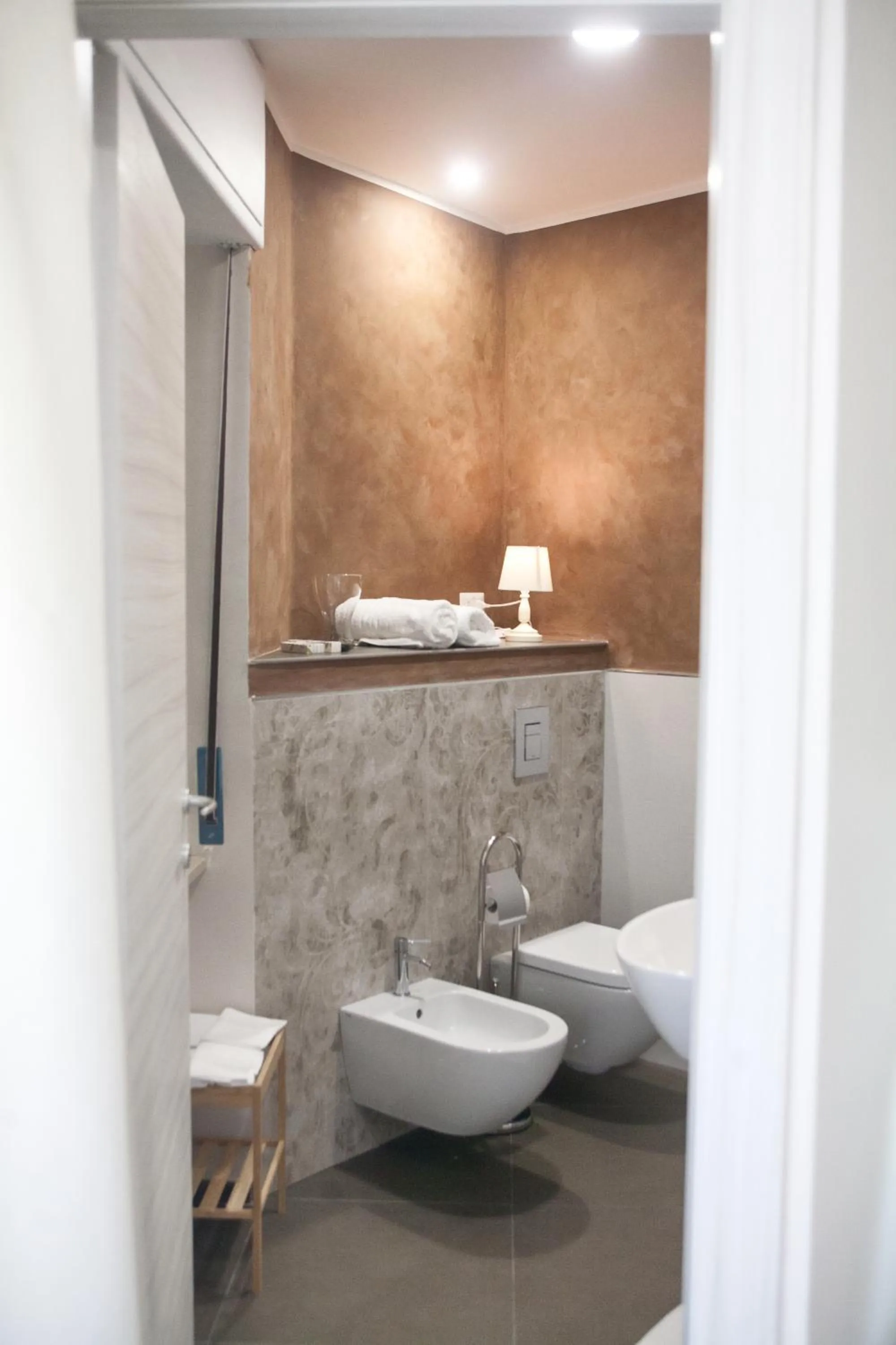 Toilet in Regina ELENA