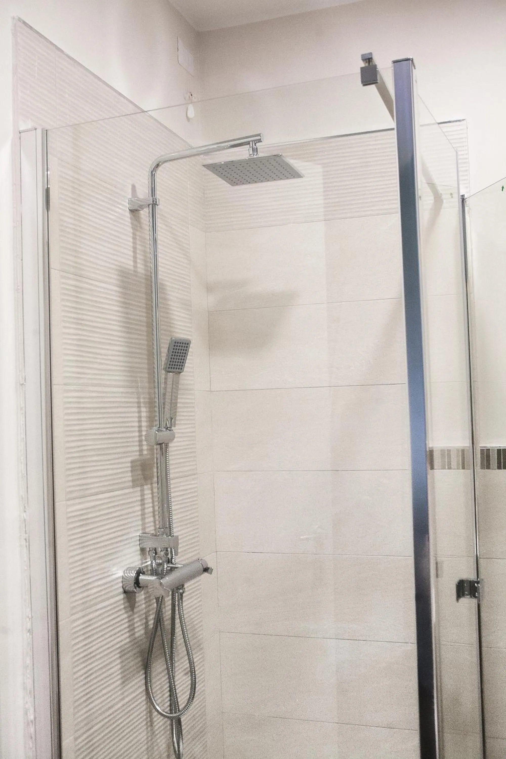 Shower in Regina ELENA