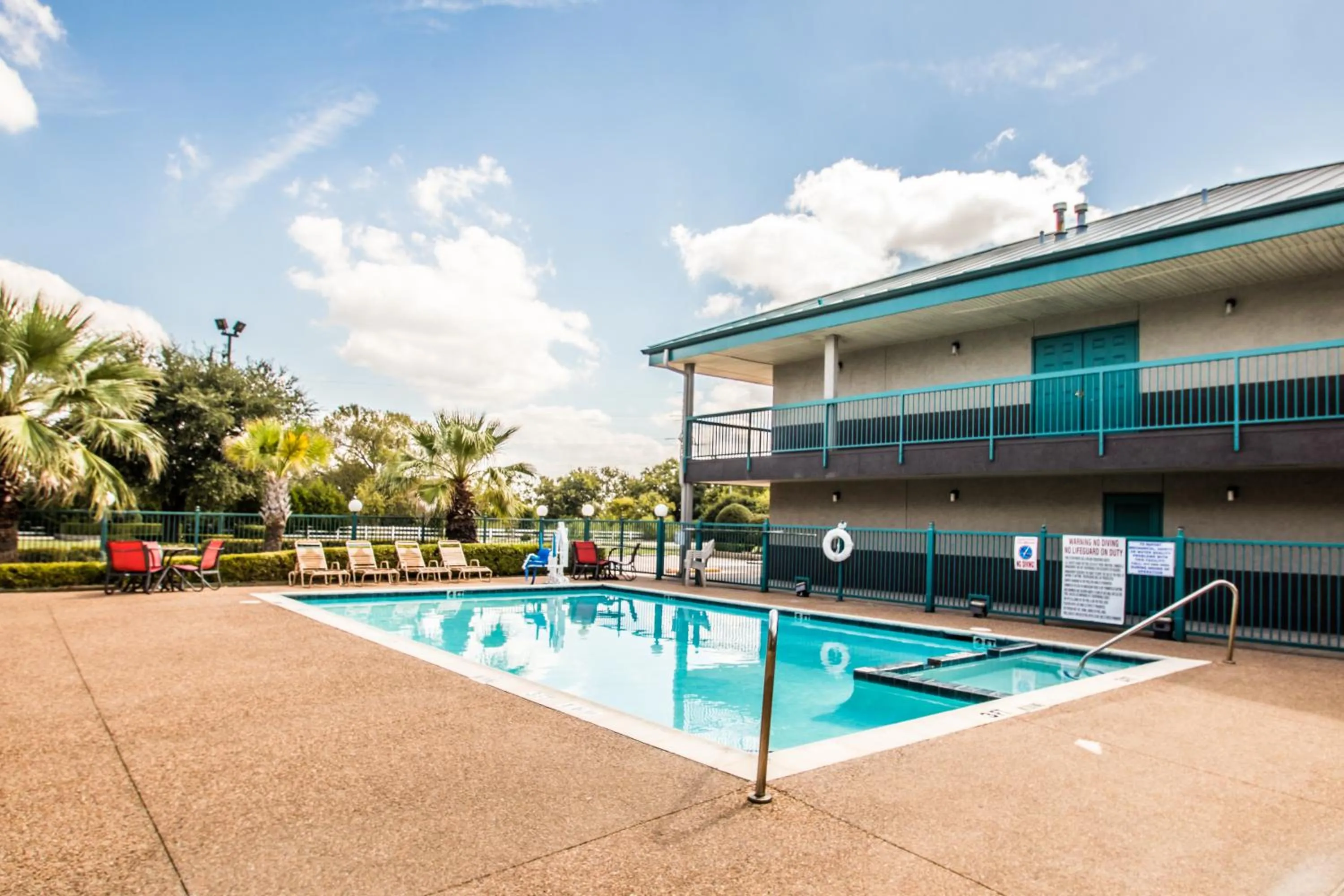 Swimming pool in Americas Best Value Inn Fort Worth