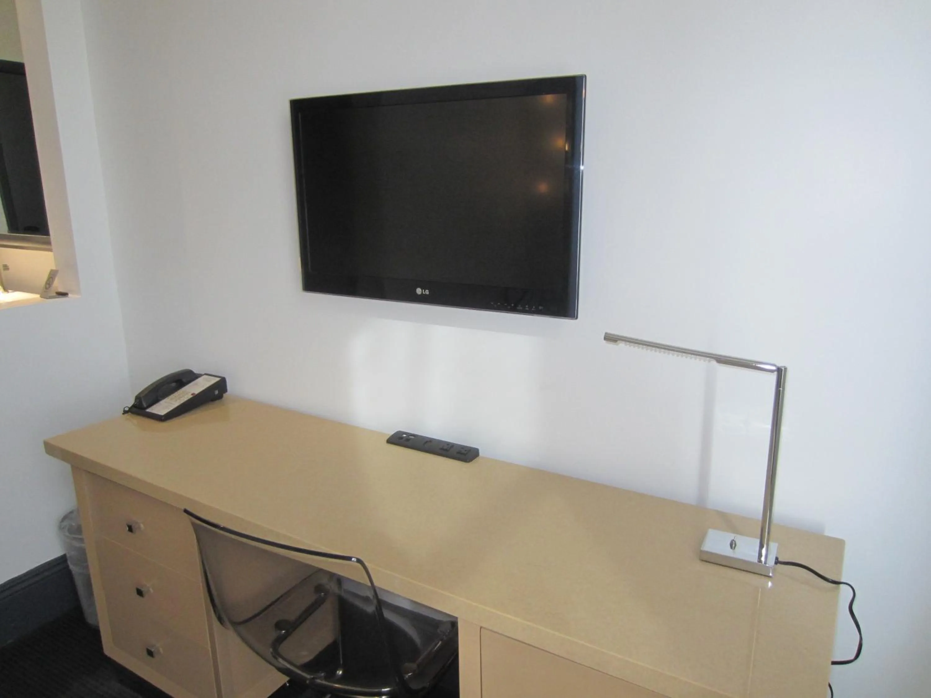 TV and multimedia in La Pensione Hotel