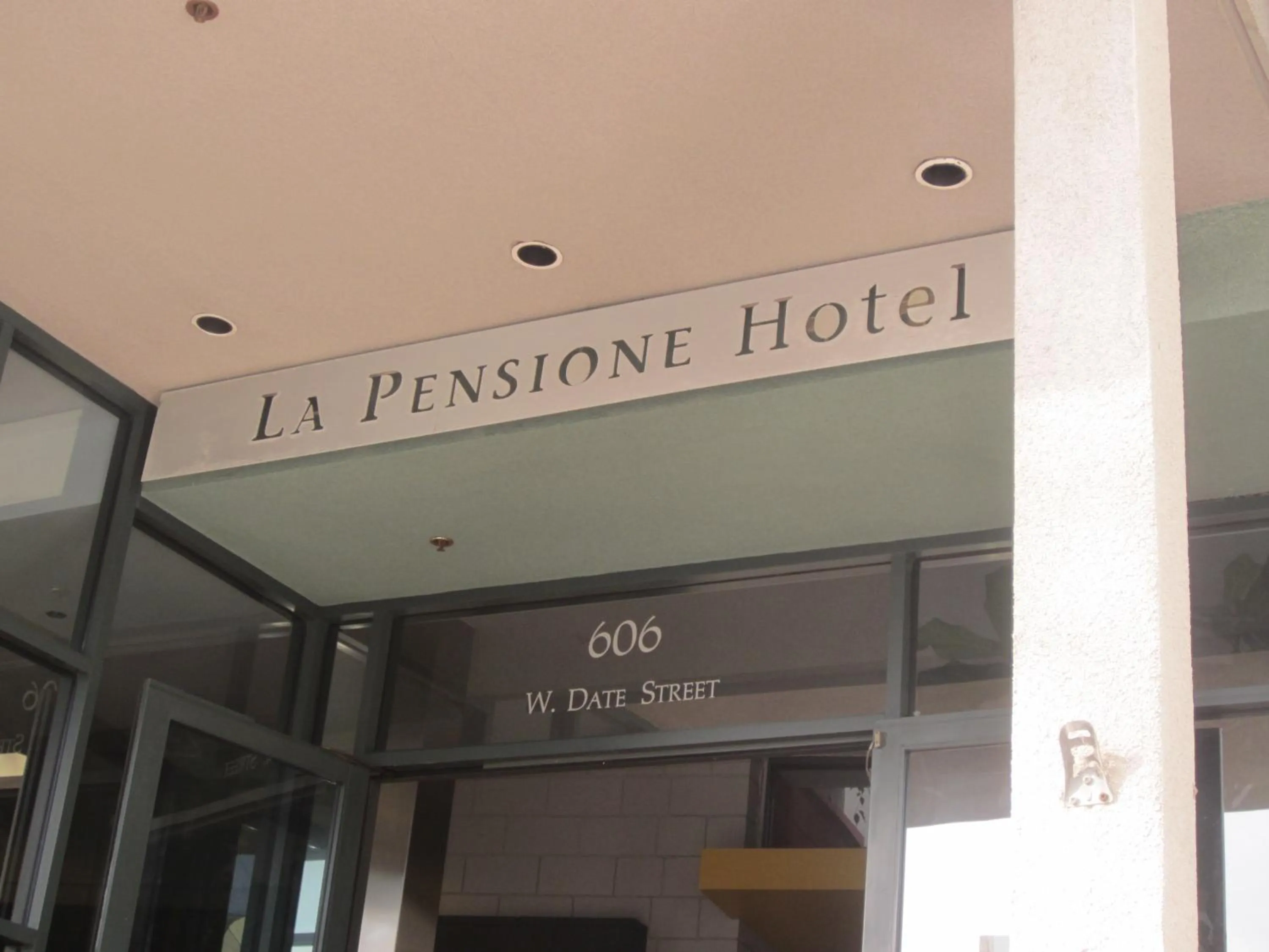 Facade/entrance in La Pensione Hotel