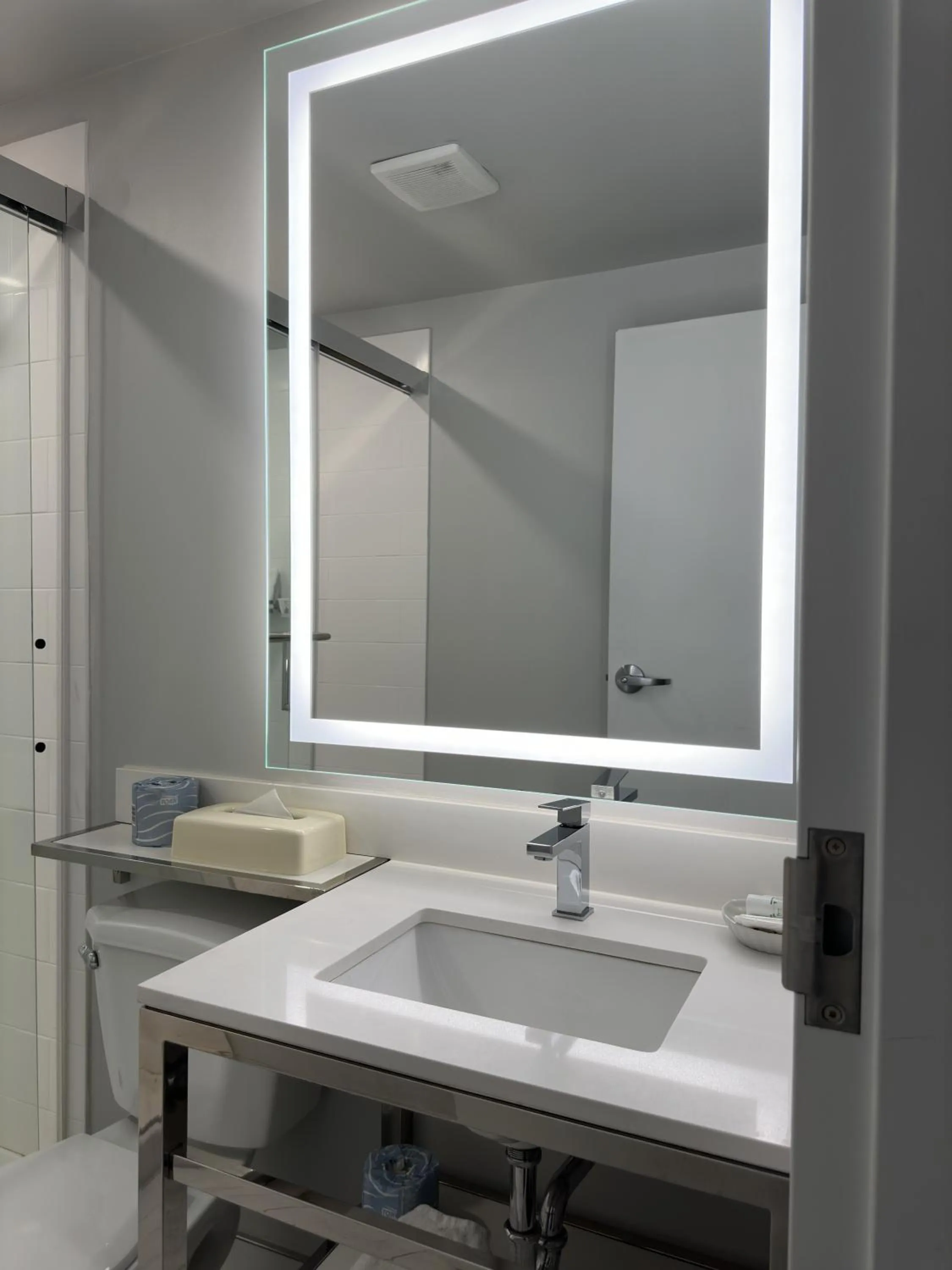 Bathroom in Travelodge by Wyndham Regina