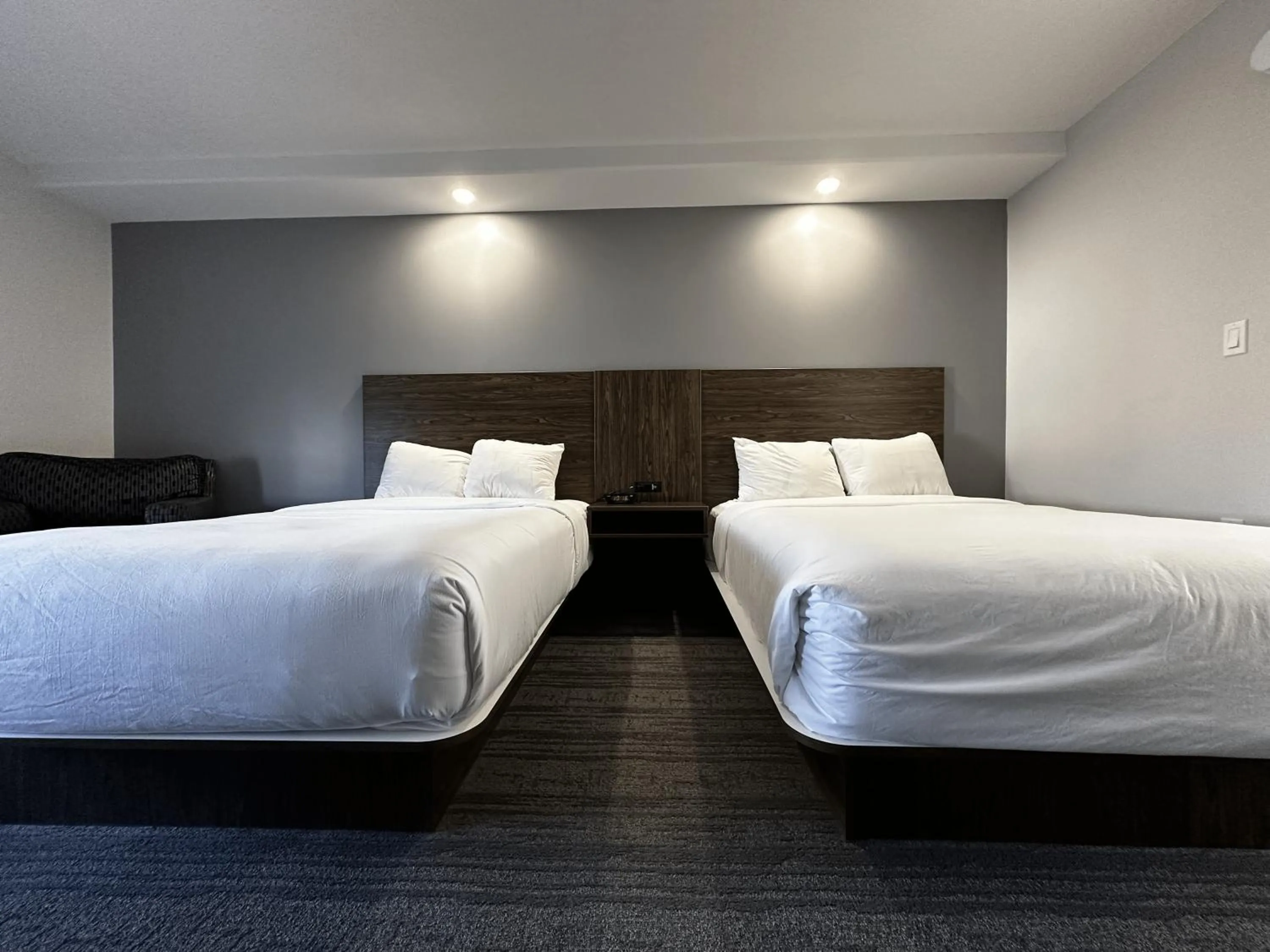 Bedroom, Bed in Travelodge by Wyndham Regina