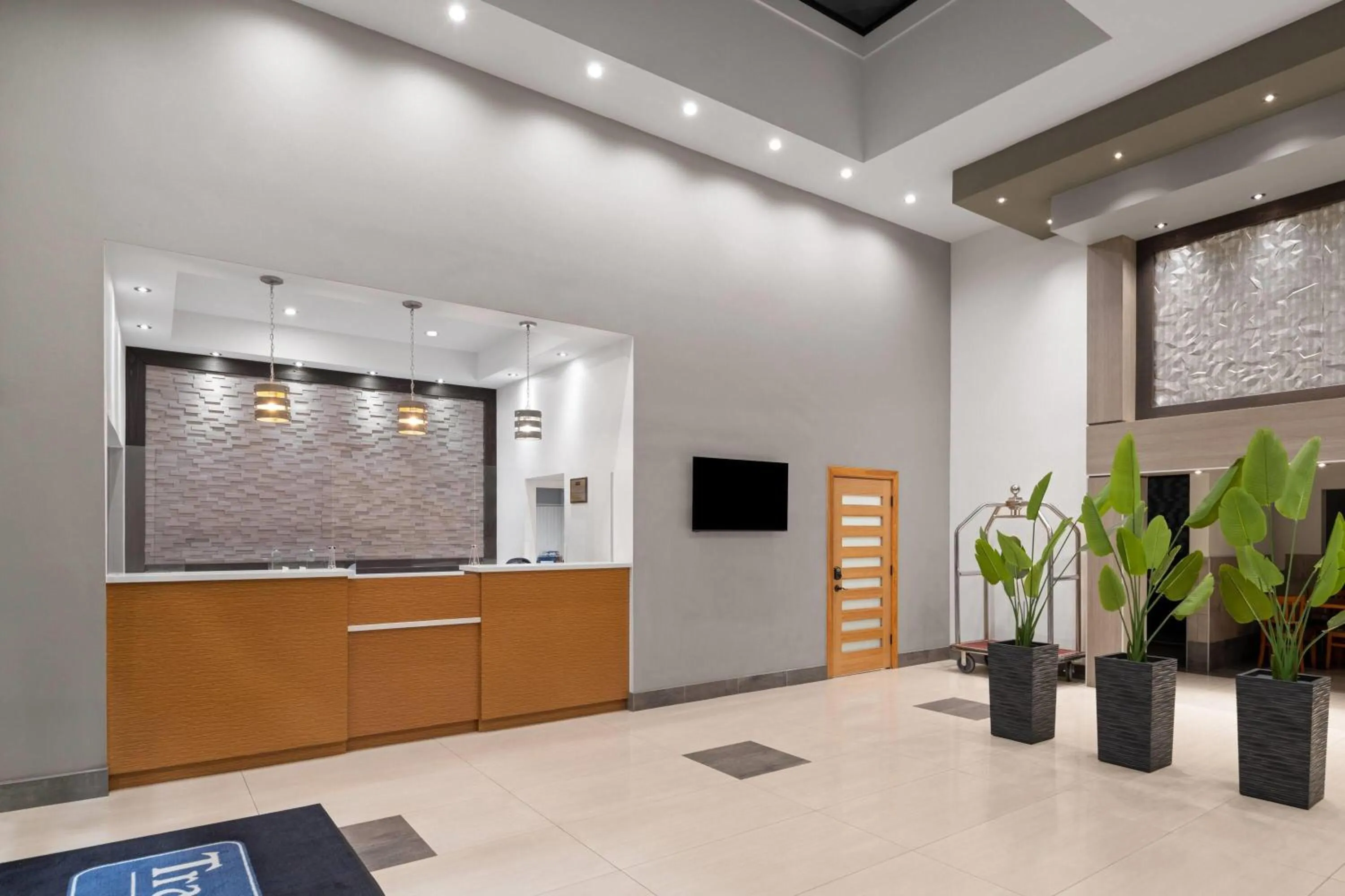 Lobby or reception in Travelodge Inn & Suites by Wyndham Anaheim on Disneyland Dr