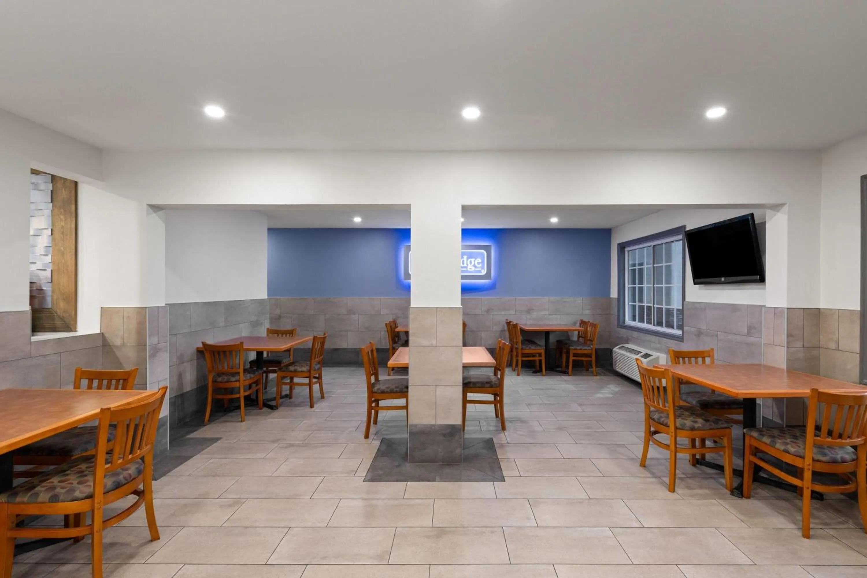 Breakfast in Travelodge Inn & Suites by Wyndham Anaheim on Disneyland Dr