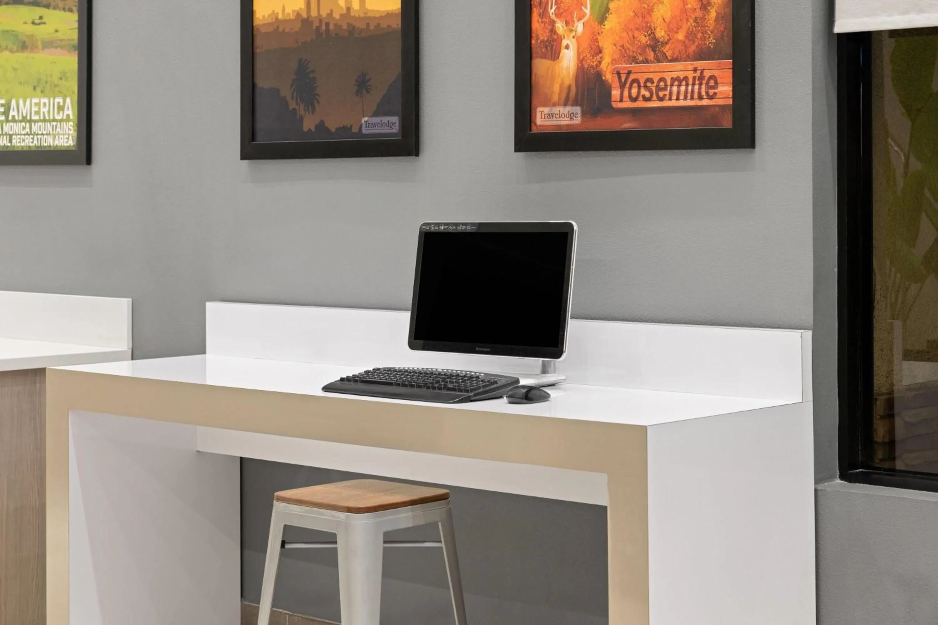 Business facilities in Travelodge Inn & Suites by Wyndham Anaheim on Disneyland Dr