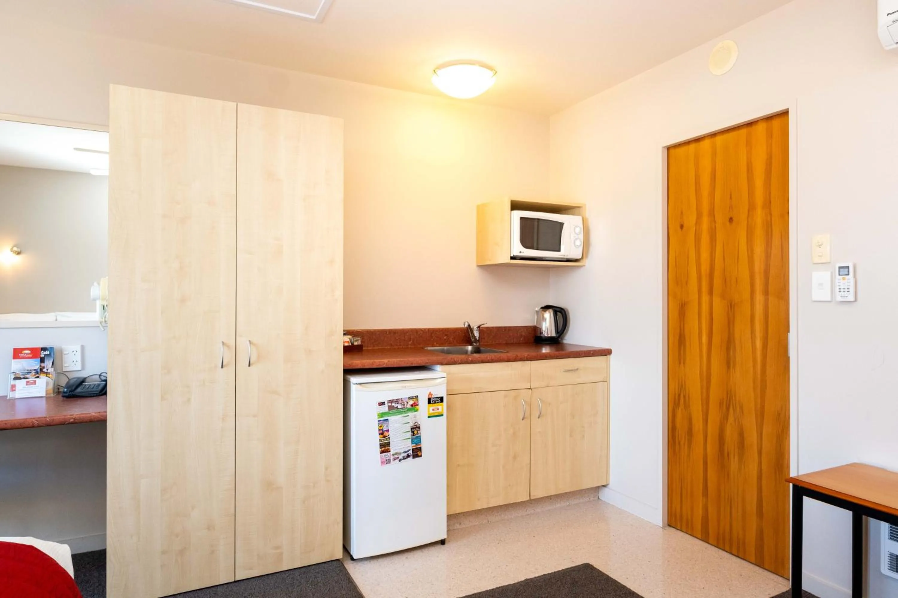 Kitchen or kitchenette in Bella Vista Motel Napier