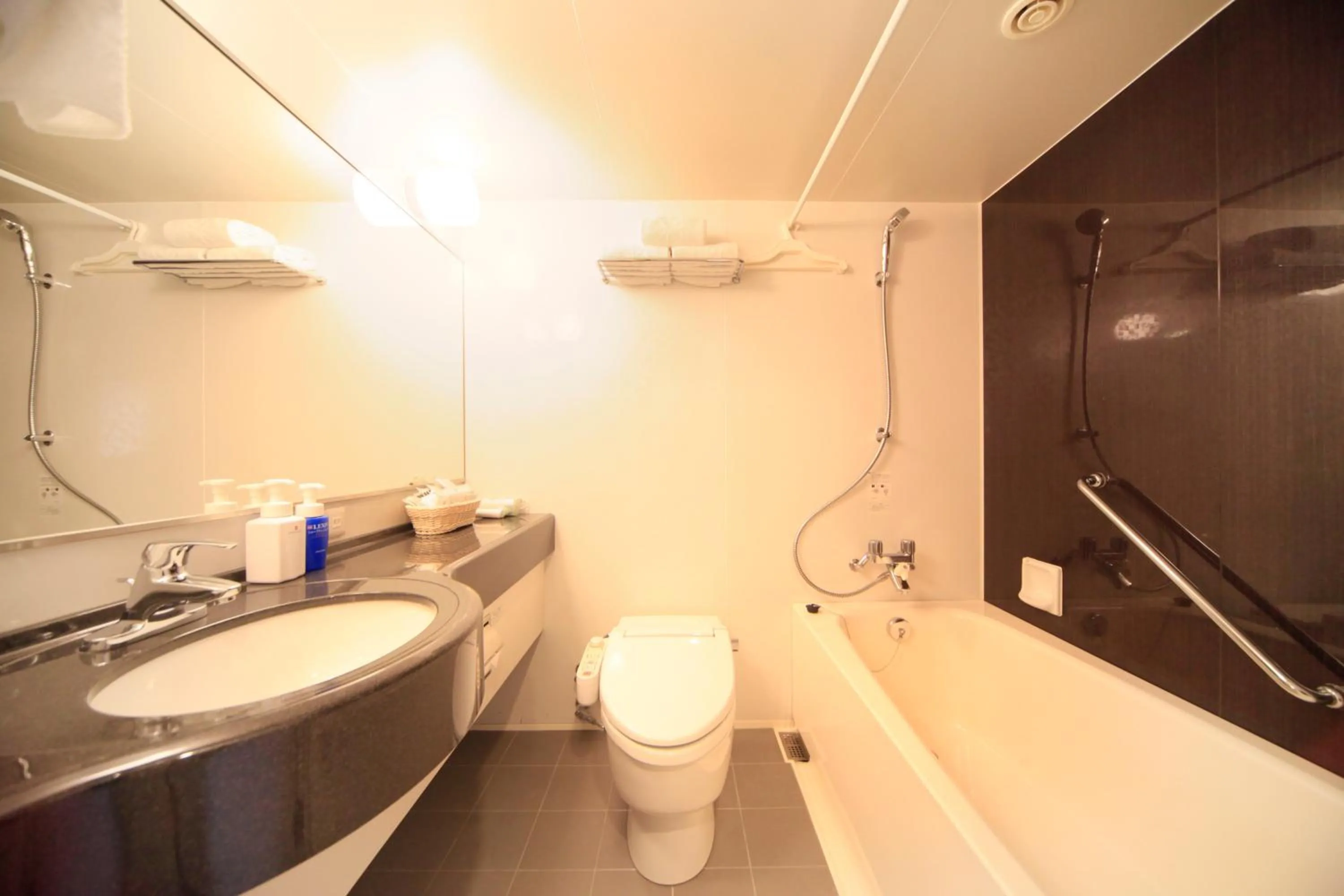 Bathroom in Hotel Sunroute Plaza Shinjuku