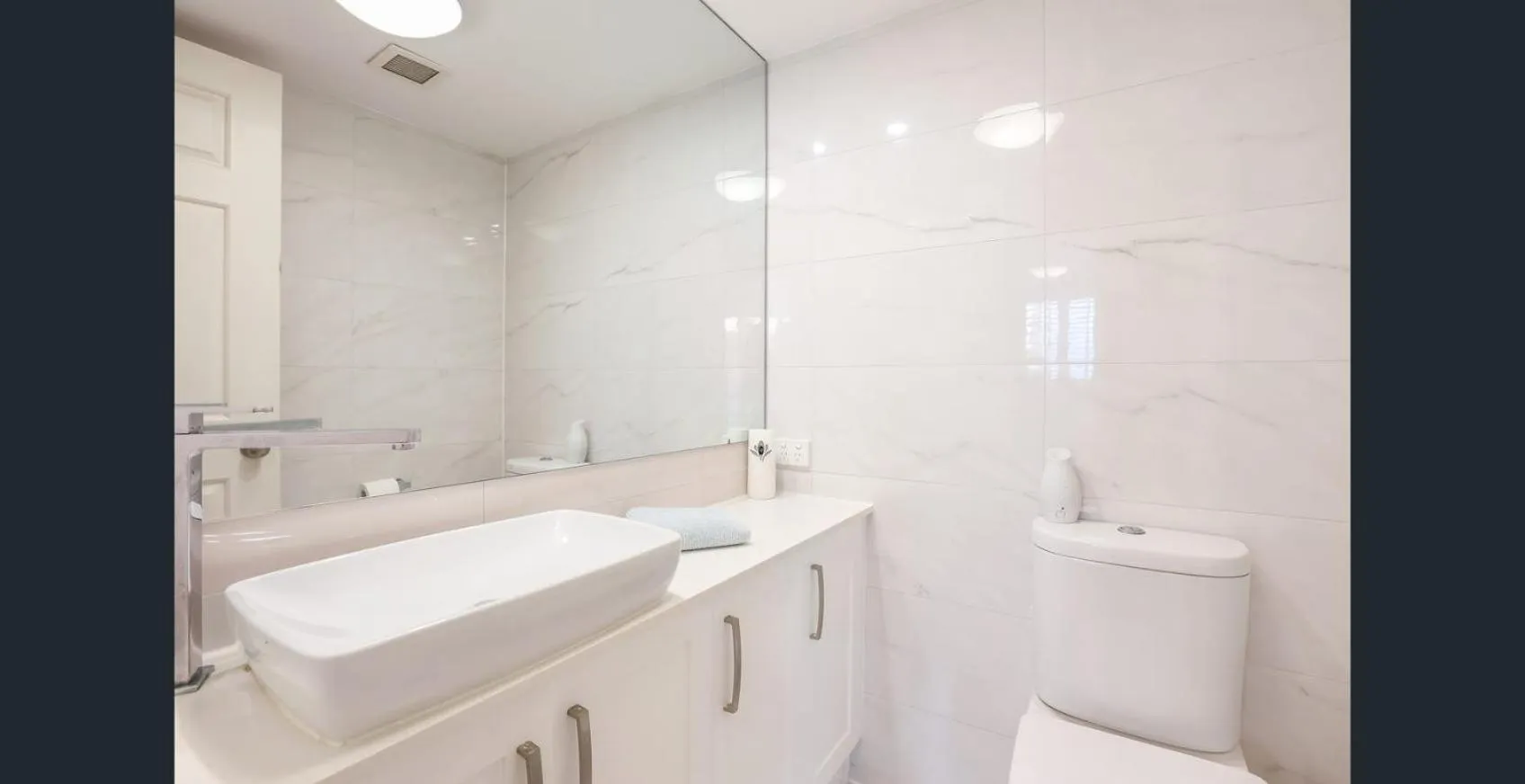 Toilet in La Grande Apartments