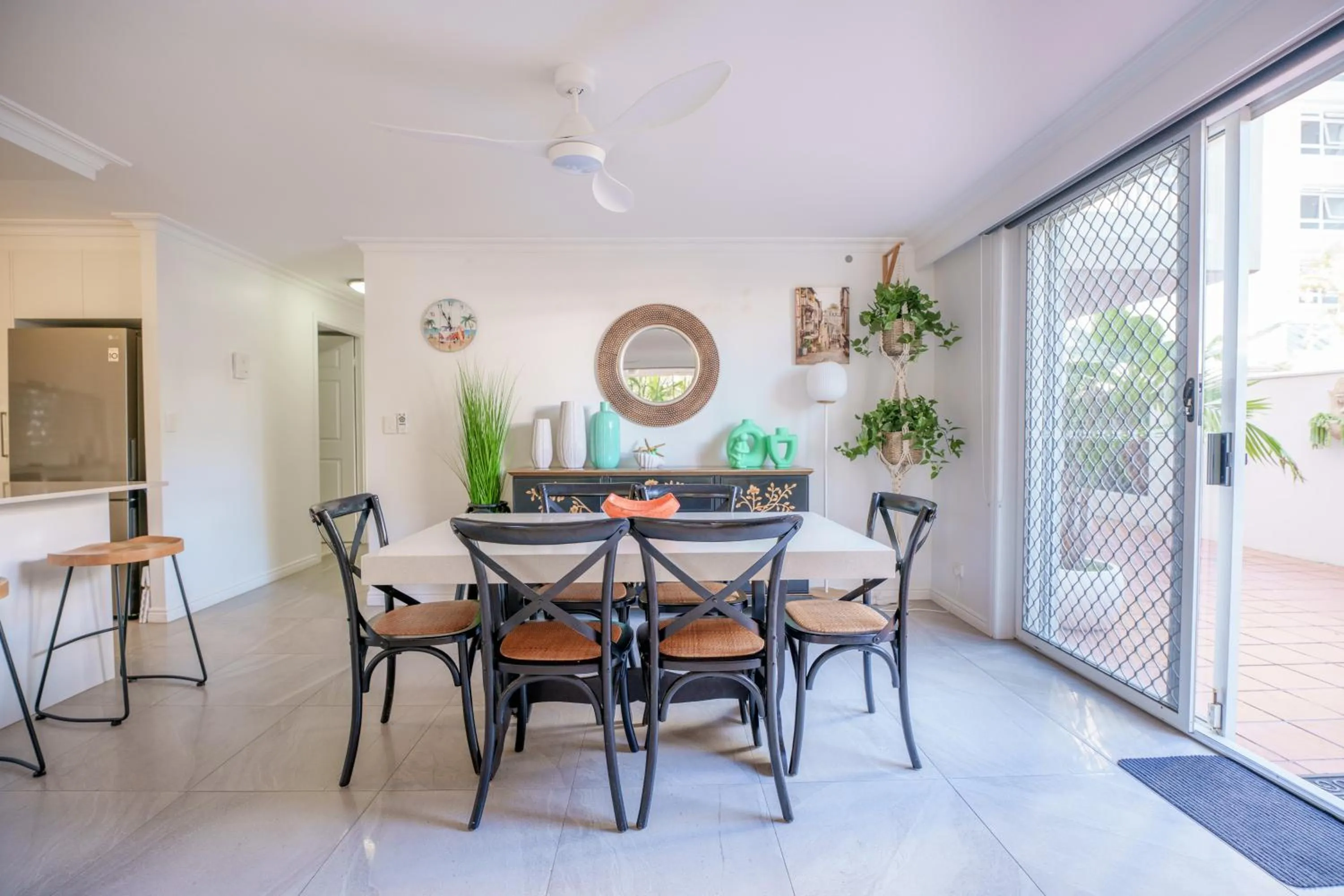 Dining area in La Grande Apartments