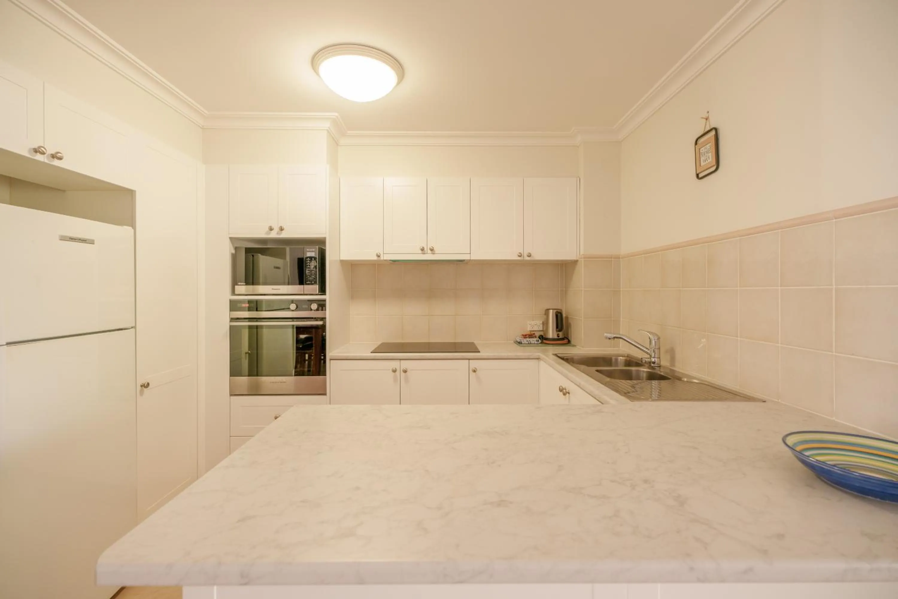 Kitchen or kitchenette in La Grande Apartments