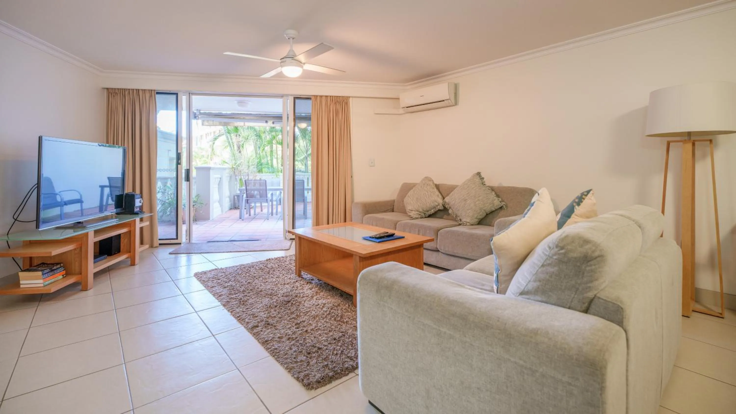 Communal lounge/ TV room in La Grande Apartments