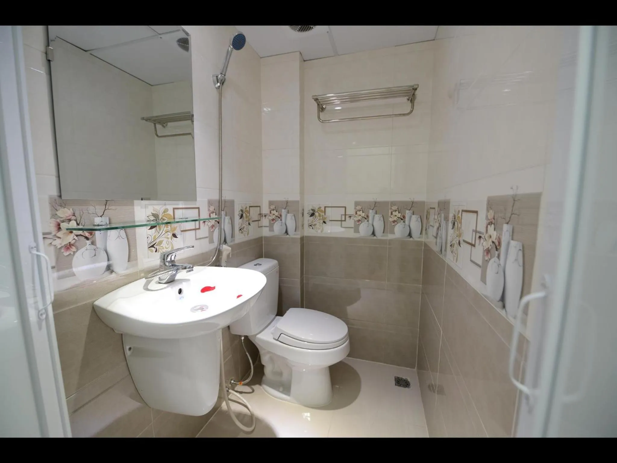 Bathroom in Hanoi Golden Hostel