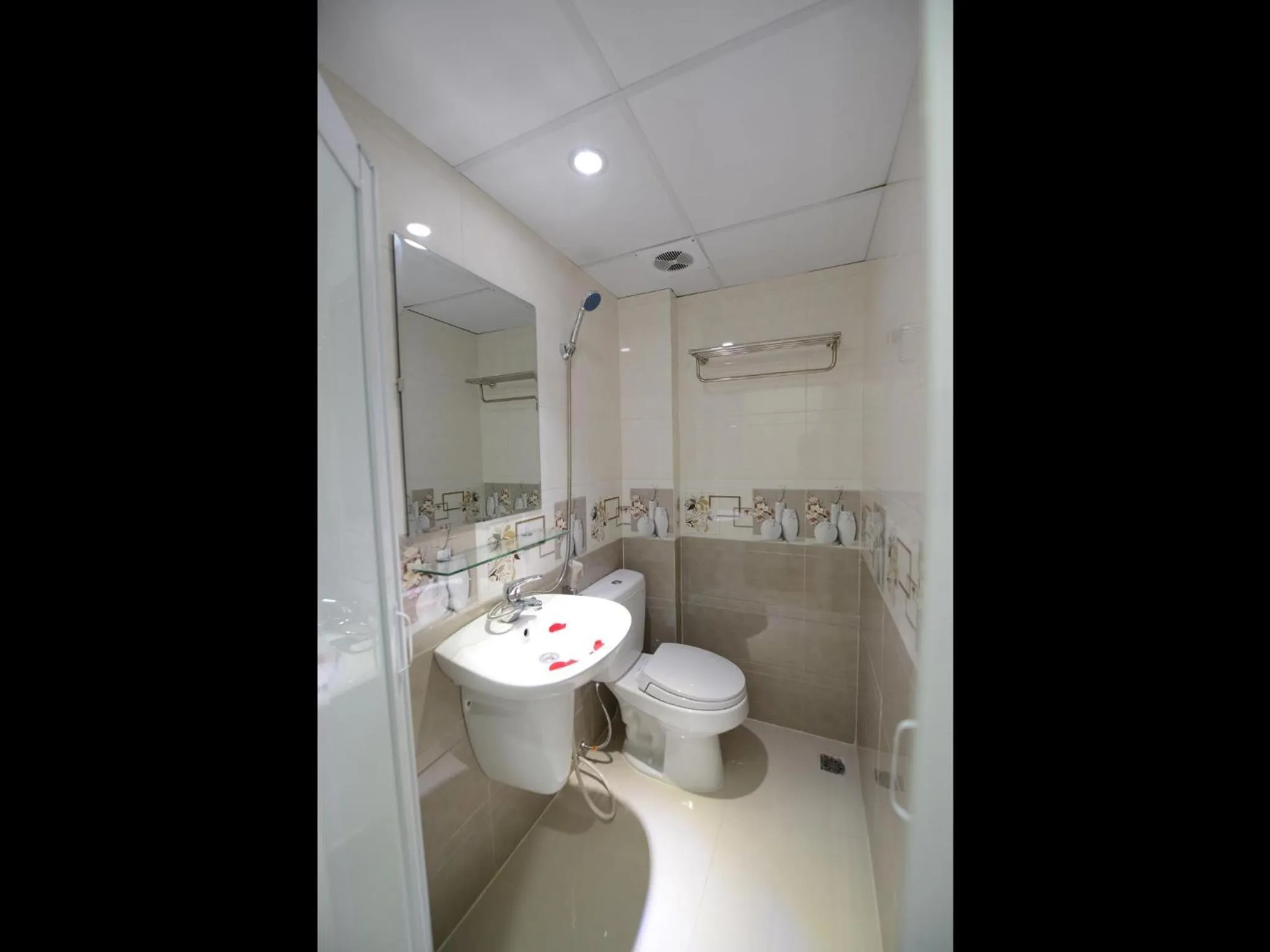 Bathroom in Hanoi Golden Hostel