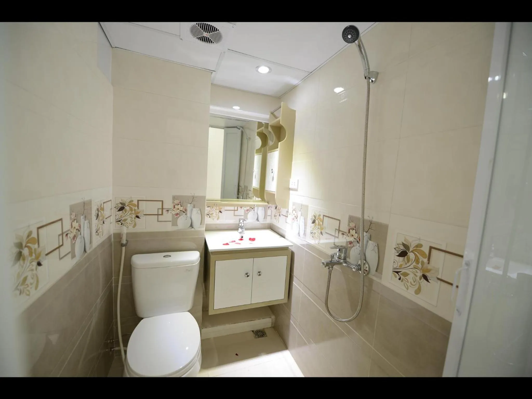 Bathroom in Hanoi Golden Hostel