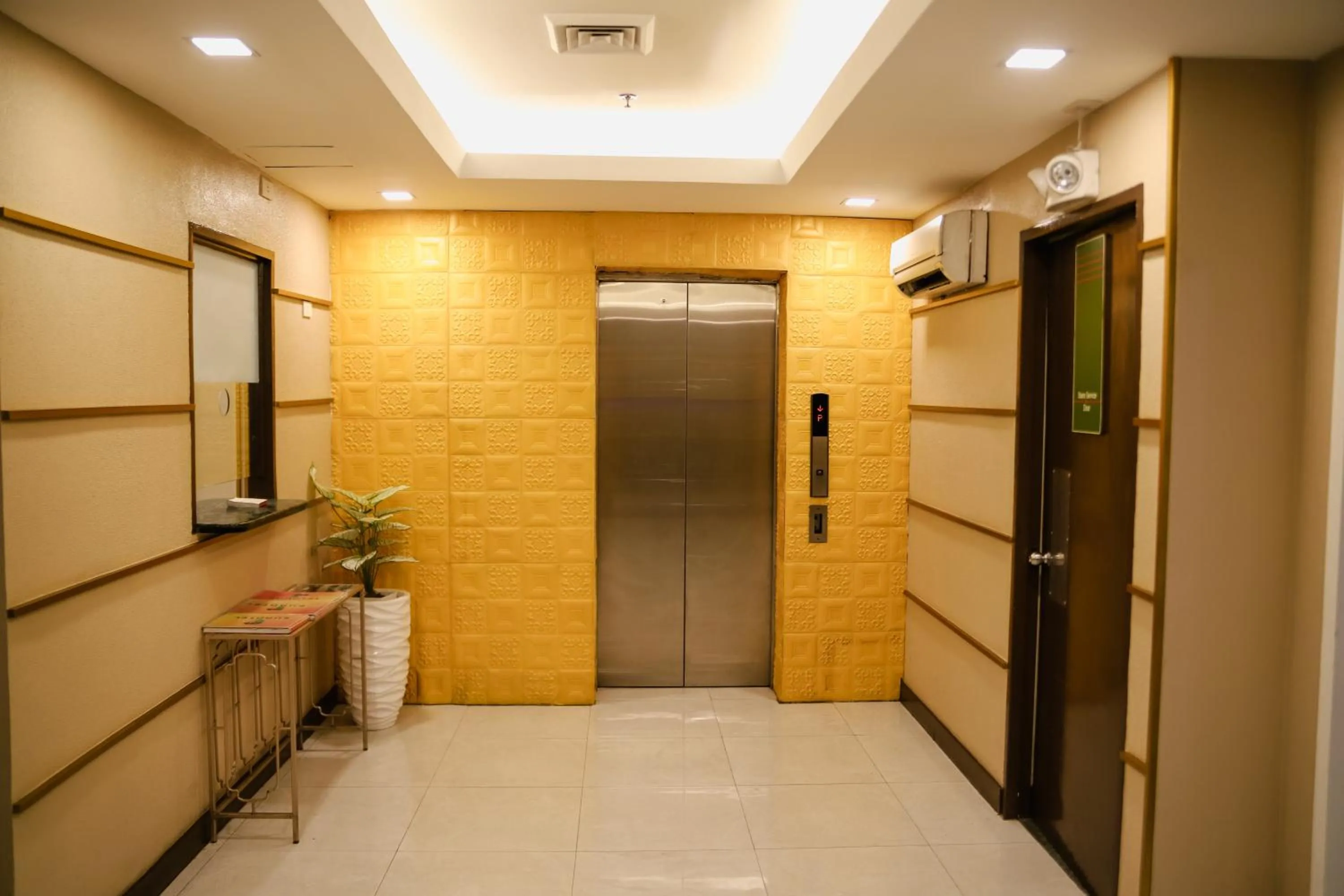 elevator in Eurotel Pedro Gil