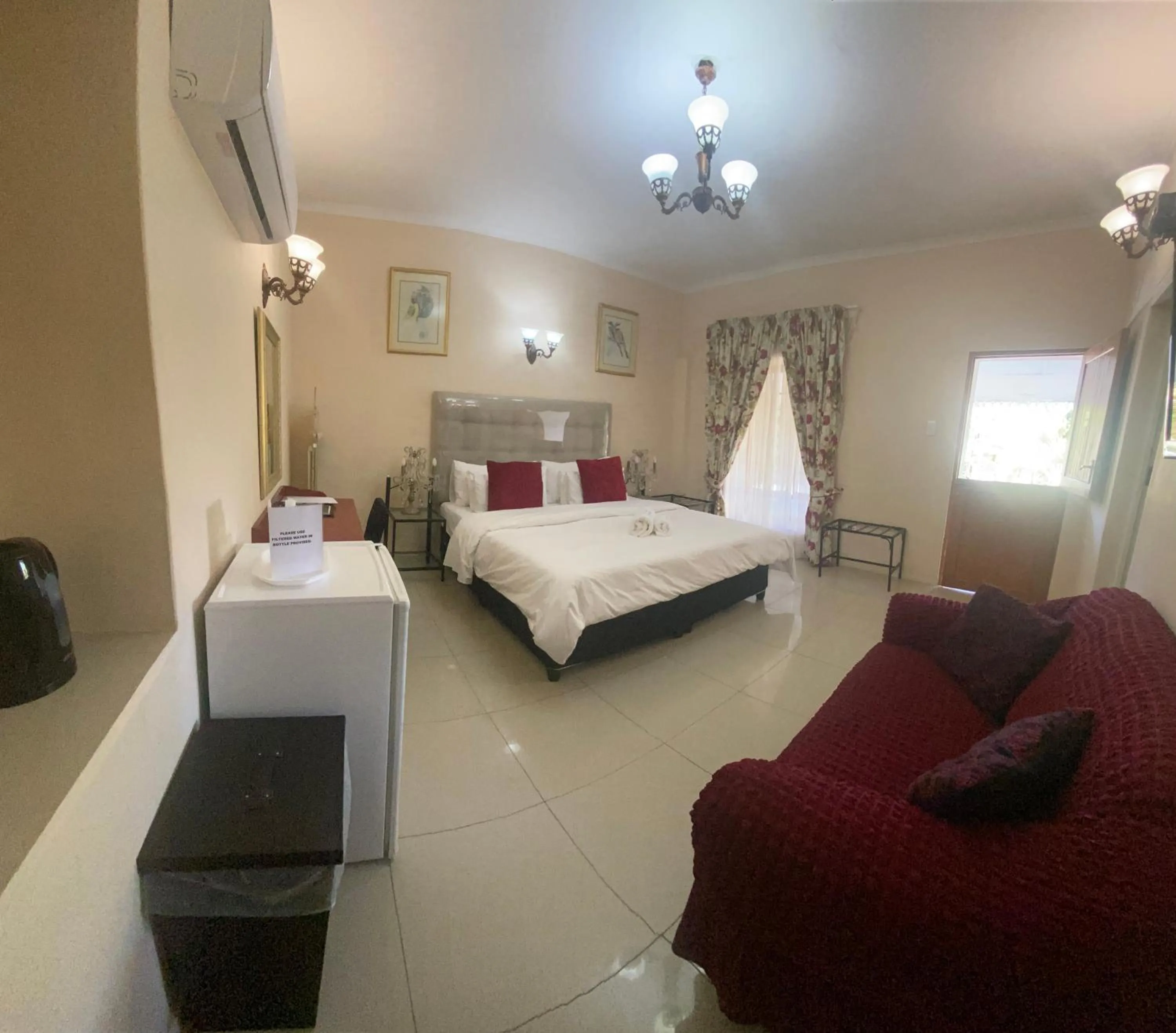 Bed in Blue Diamond Lodge & Spa