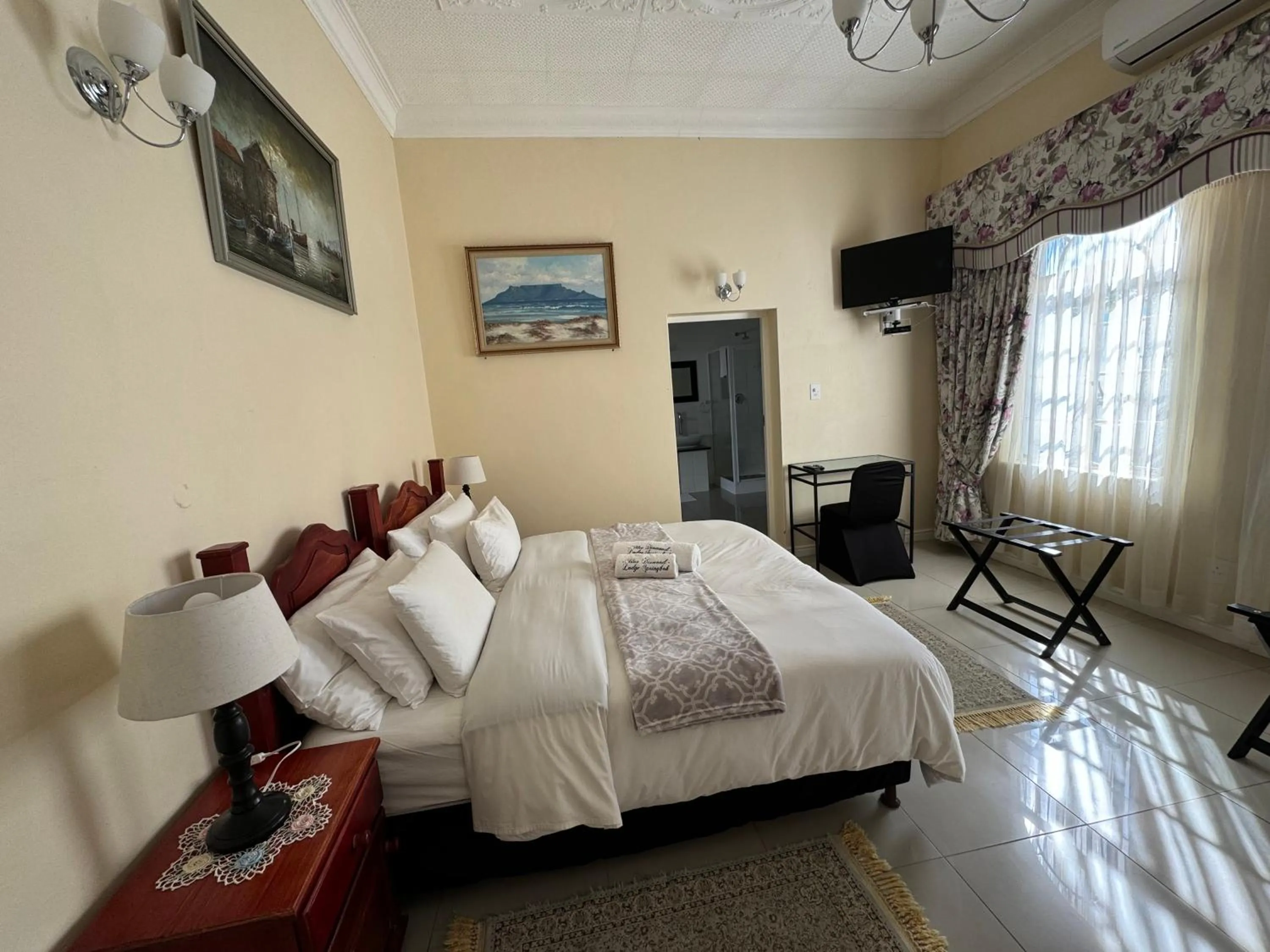 Bed in Blue Diamond Lodge & Spa