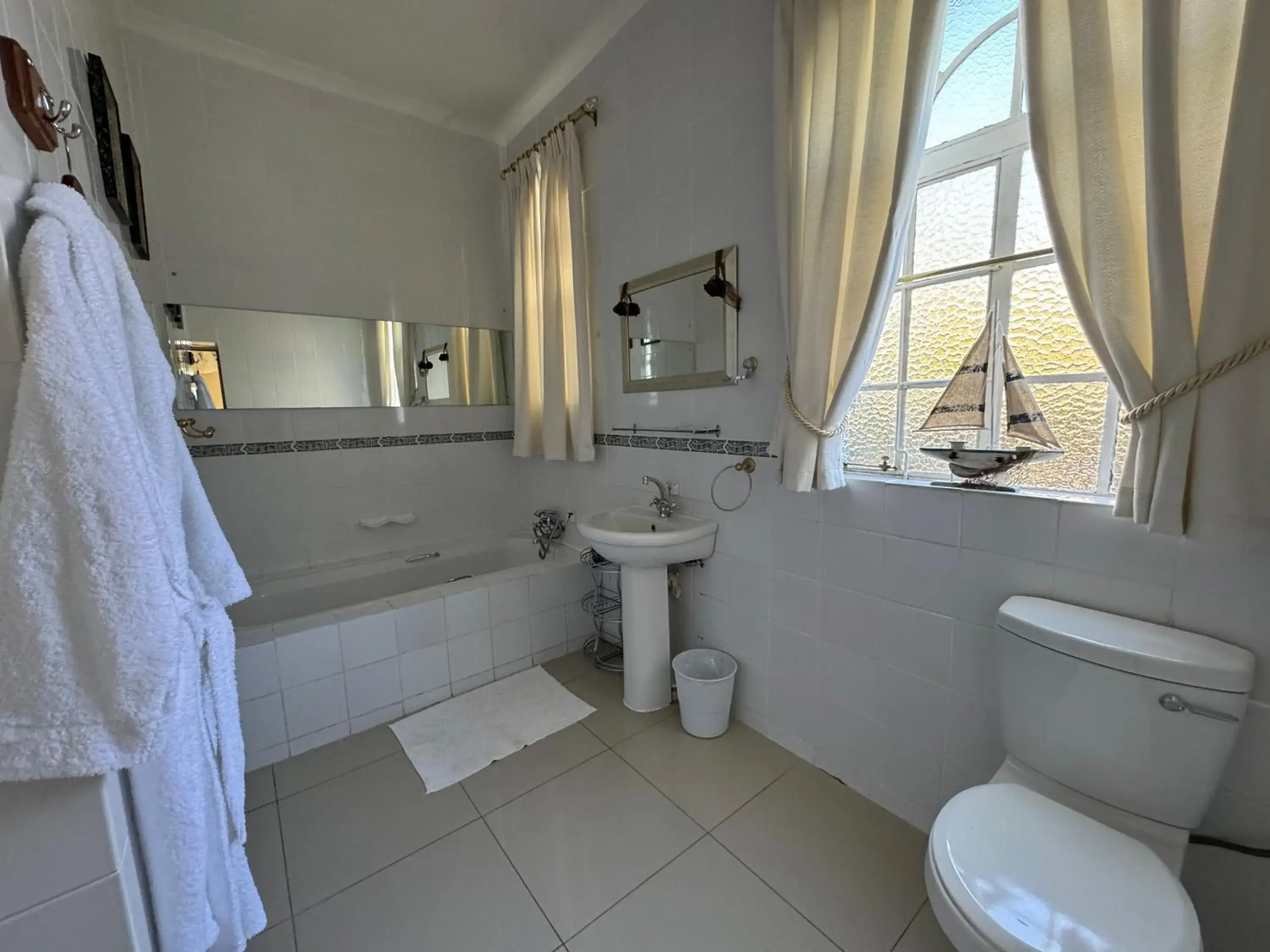 Deluxe Twin Room - single occupancy in Blue Diamond Lodge Deluxe Twin Room - single occupancy in Blue Diamond Lodge