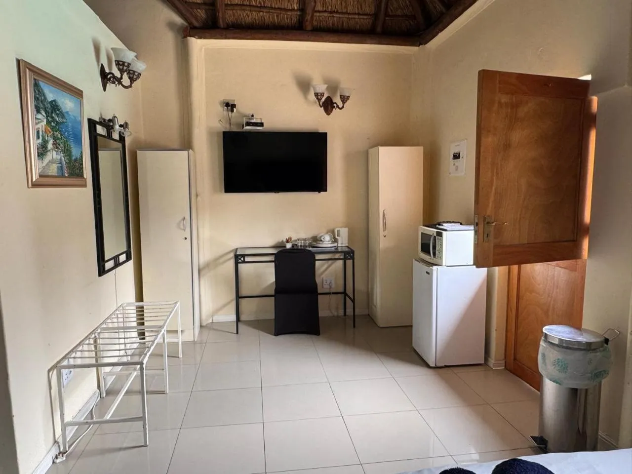 Deluxe King Room - single occupancy in Blue Diamond Lodge