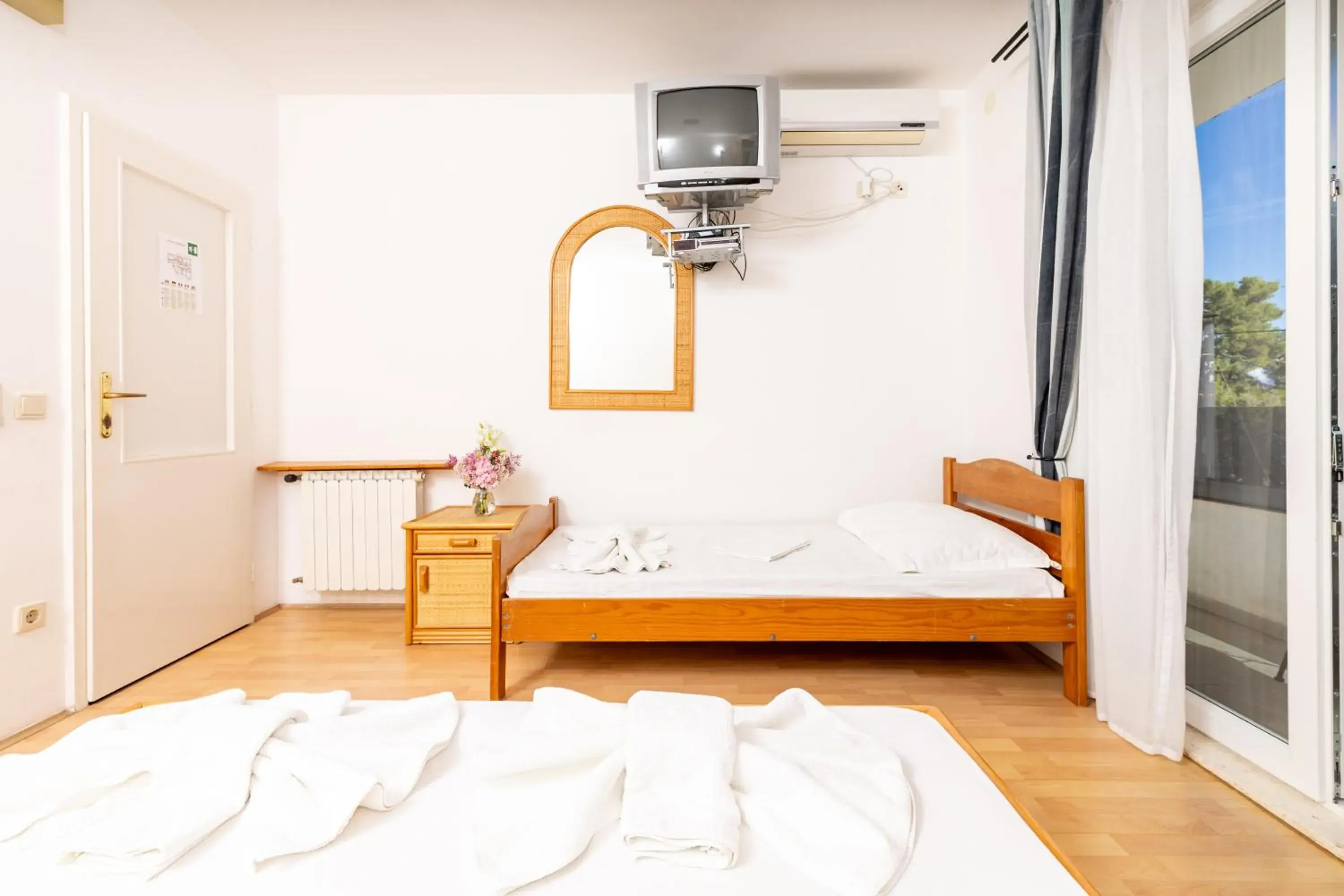 Triple Room with Balcony - single occupancy in Hotel Timun Triple Room with Balcony - single occupancy in Hotel Timun