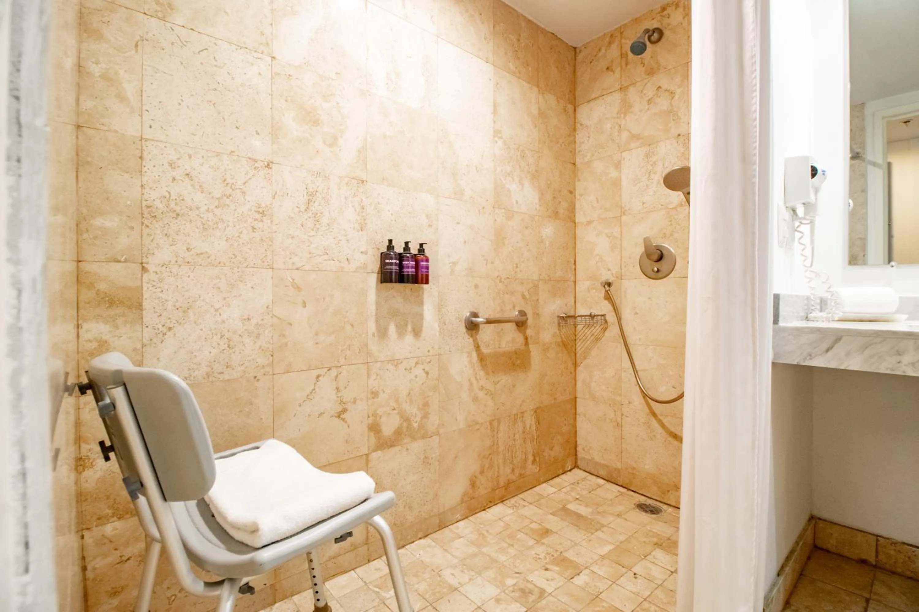 Shower in Memora Hotel & Villas Chapala