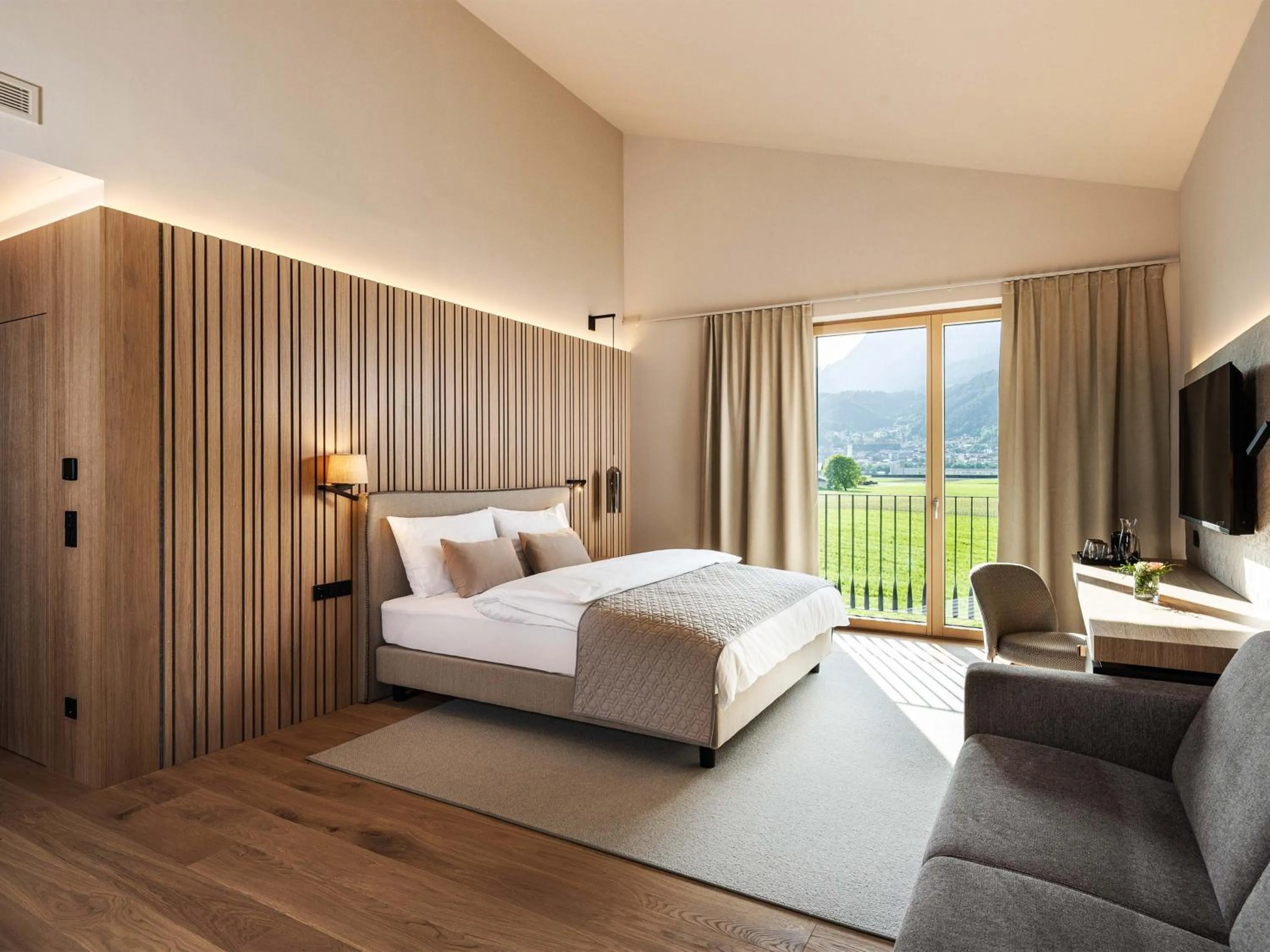 Photo of the whole room, Bed in Schlosshotel Mitterhart