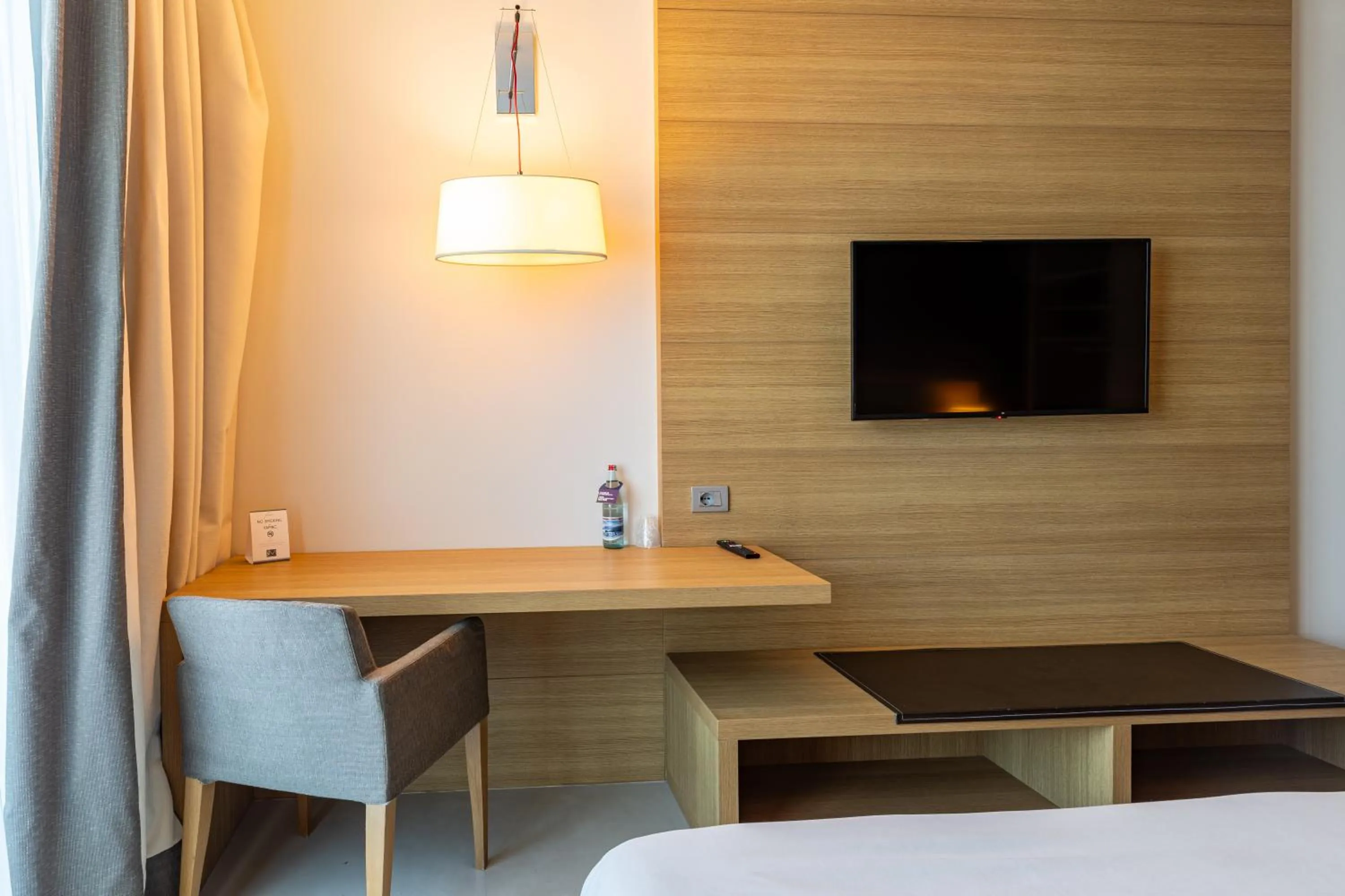 TV and multimedia, Bed in HSM Hotel San Martino