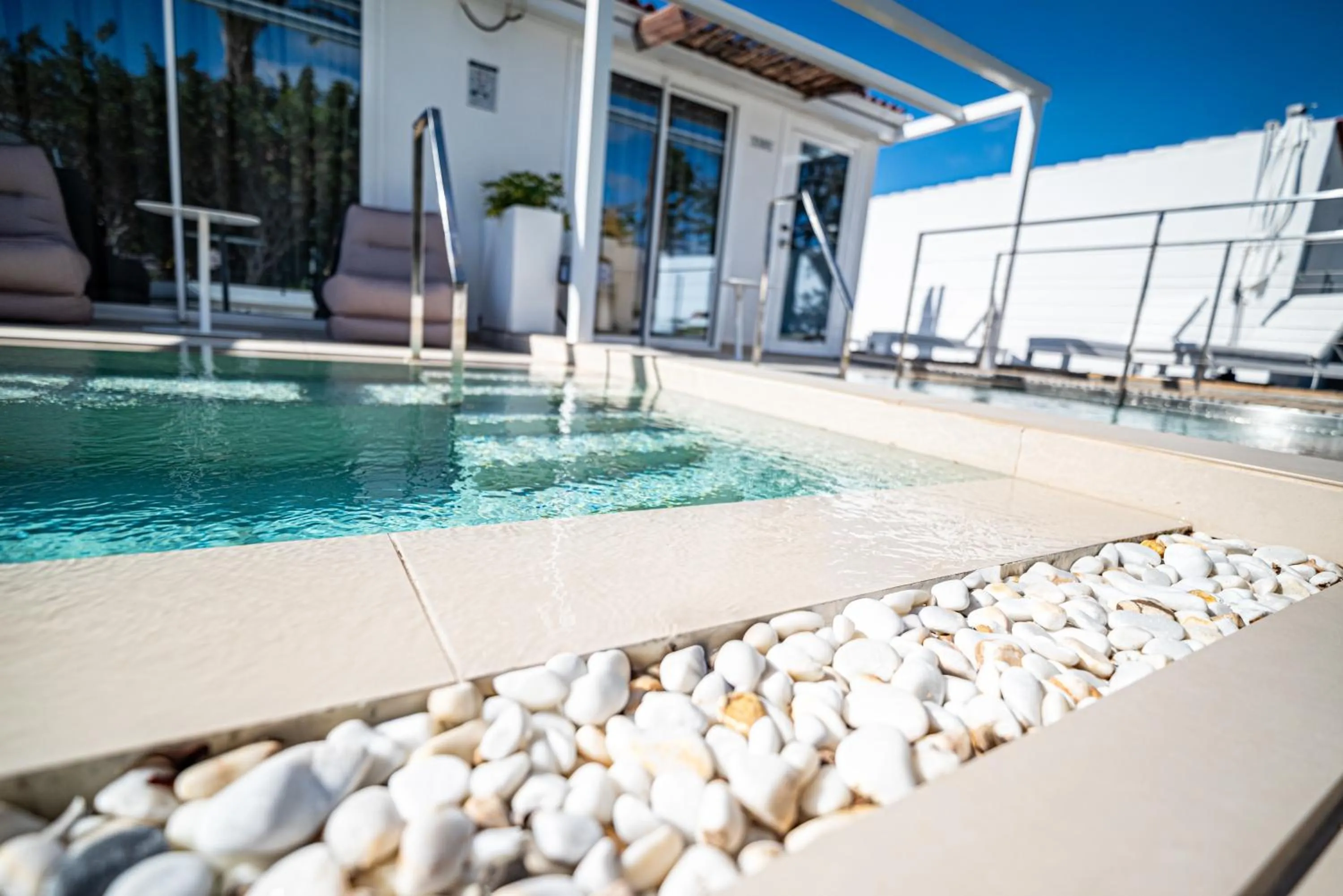 HL Miraflor Suites Hotel