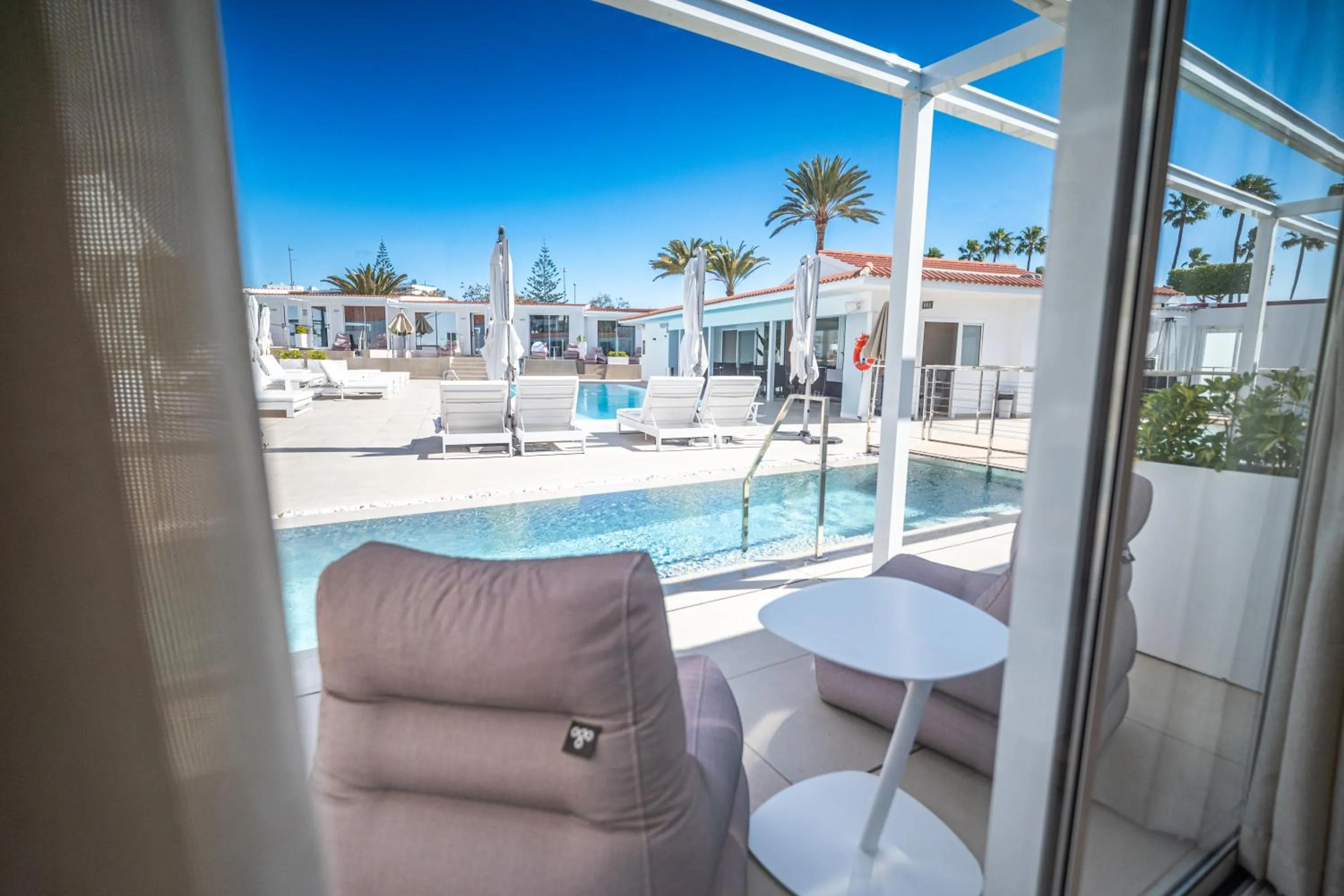 HL Miraflor Suites Hotel