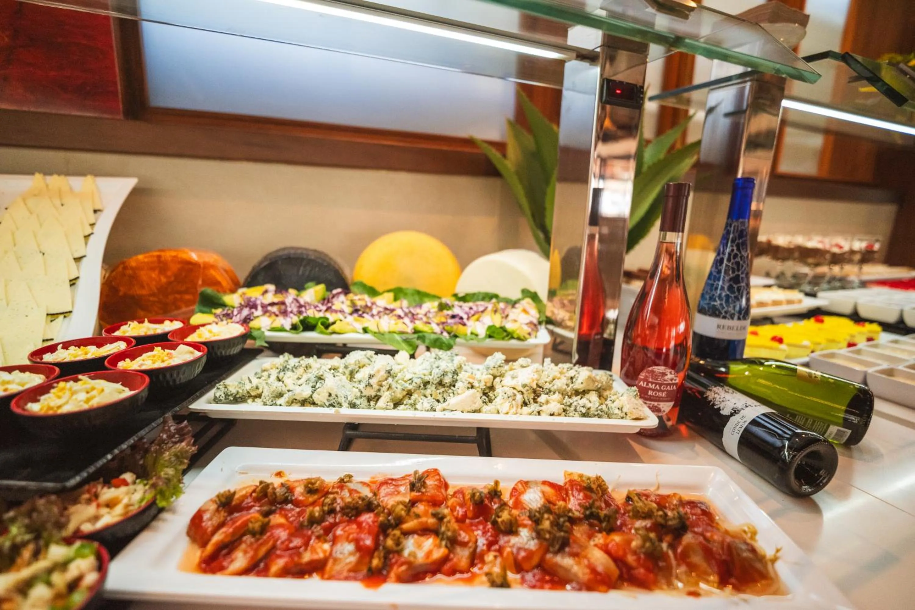 Restaurant/places to eat in HL Miraflor Suites Hotel