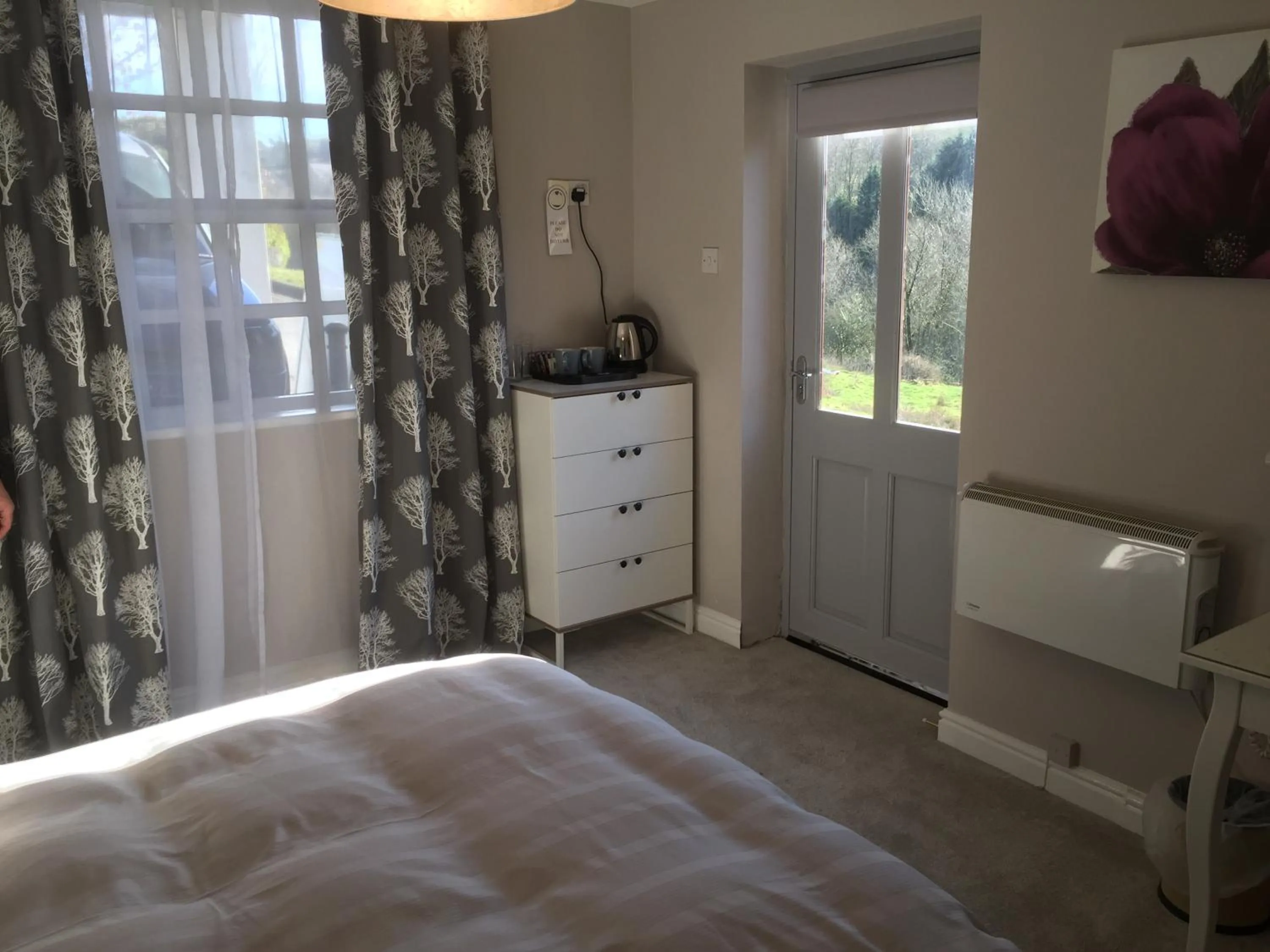 Bedroom in The Sycamore Inn